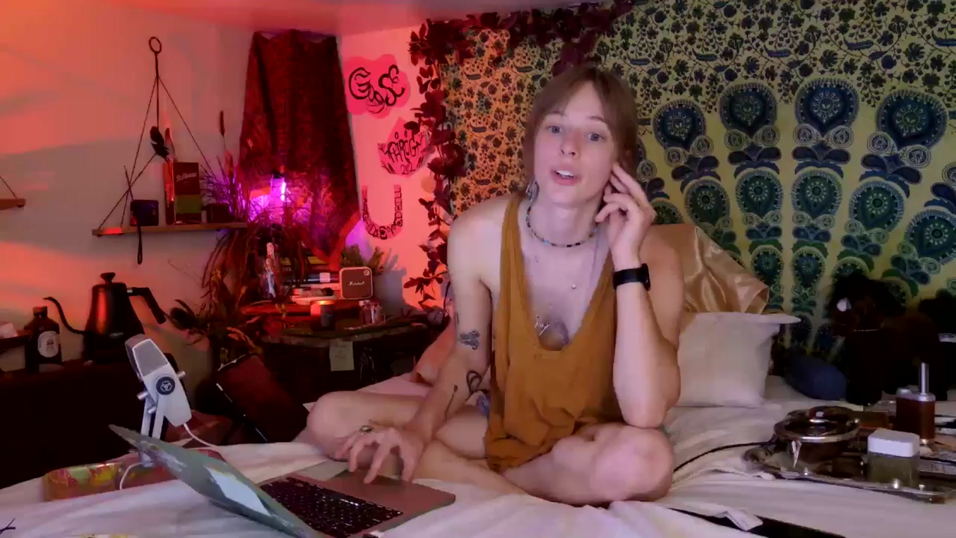 Gallery image thumbnail from ellispierce's myfreecams stream on, 04/12/2026, 07:59 image 14 of 20