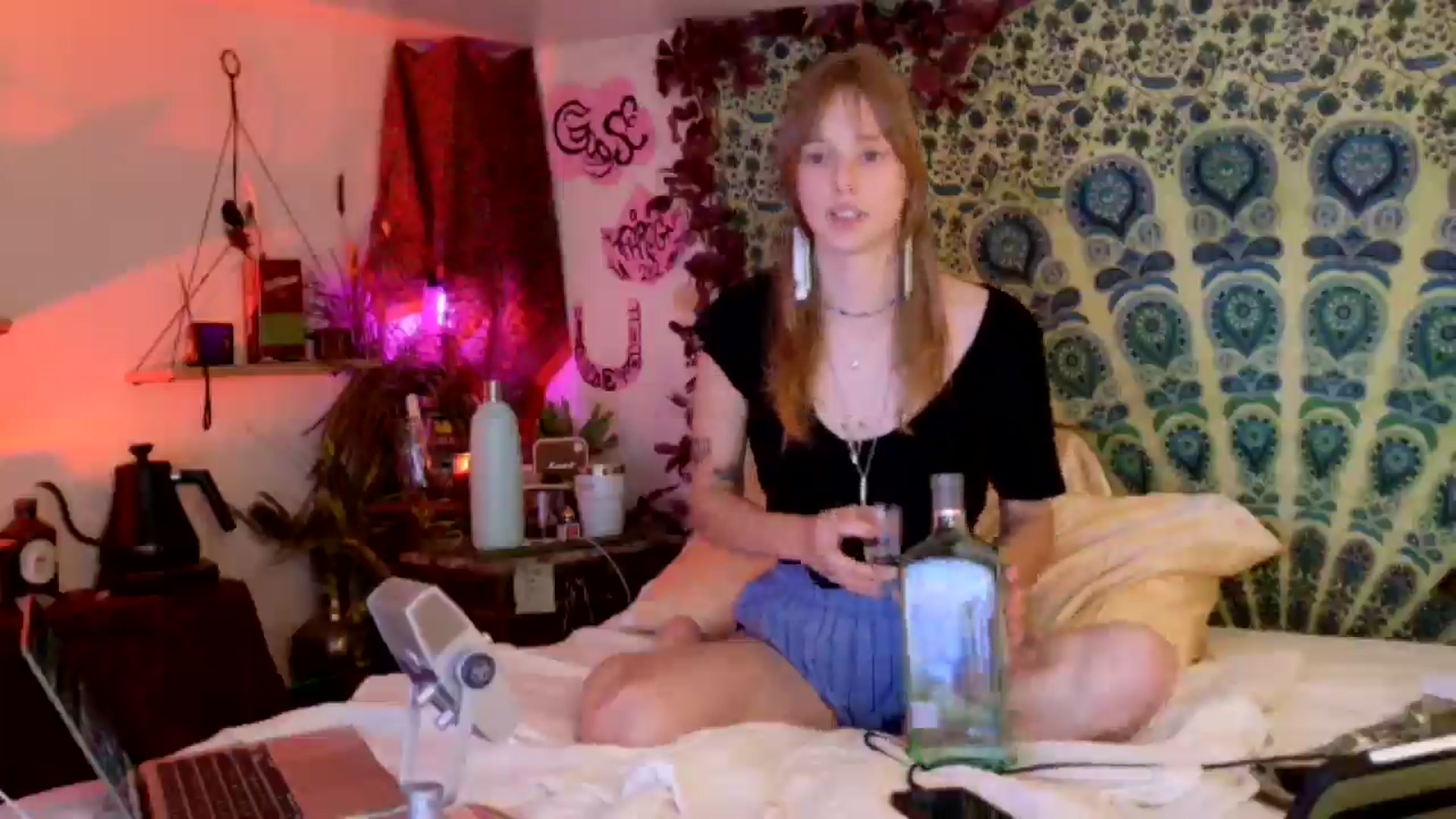 Gallery image thumbnail from ellispierce's myfreecams stream on, 04/16/2026, 07:04 image 20 of 20