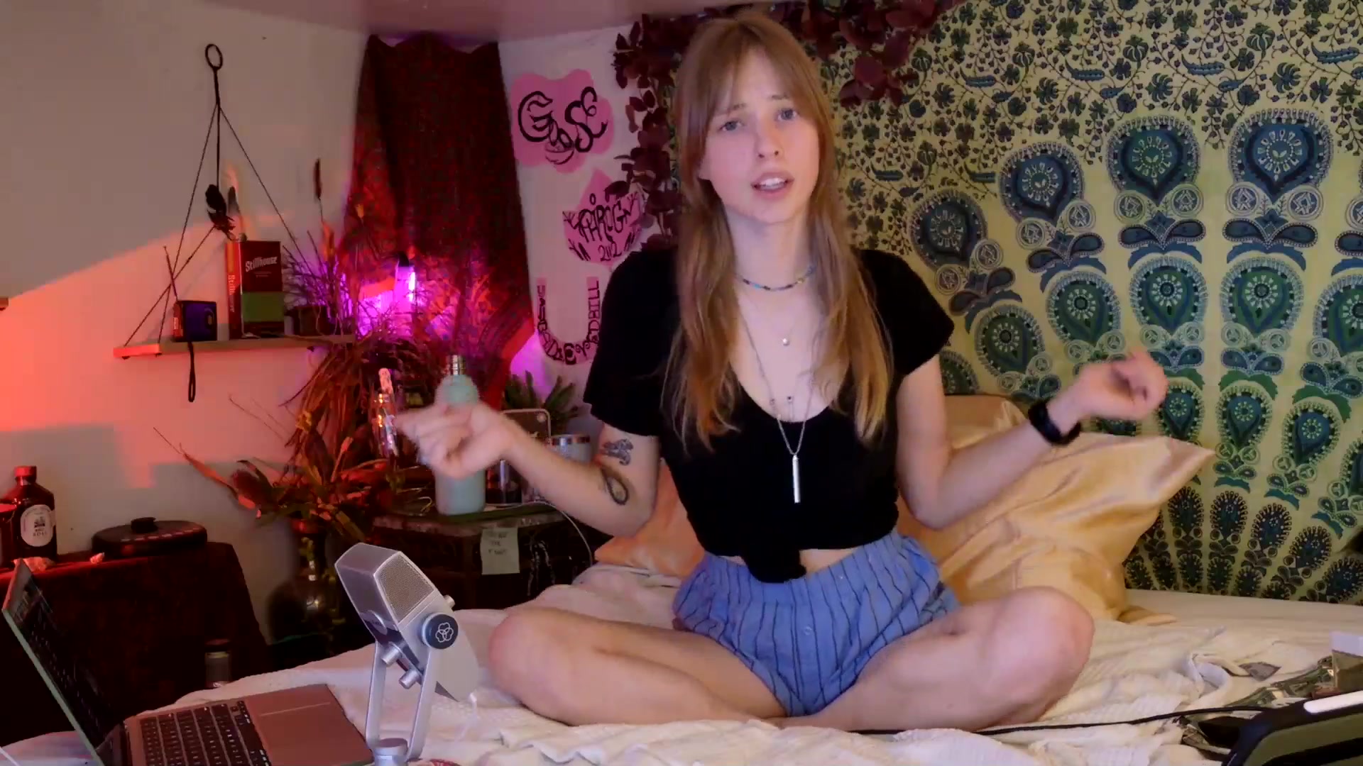 Gallery image thumbnail from ellispierce's myfreecams stream on, 04/16/2026, 07:04 image 11 of 20