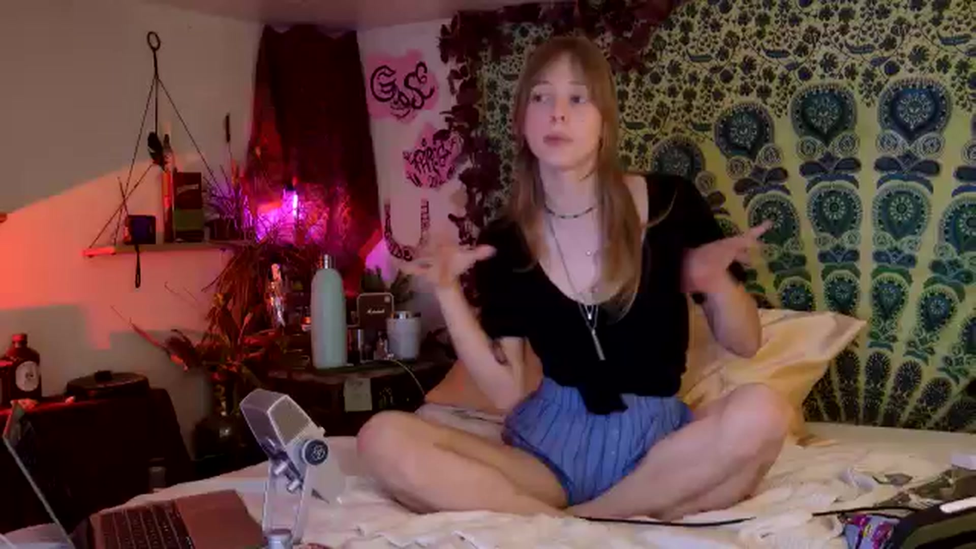 Gallery image thumbnail from ellispierce's myfreecams stream on, 04/16/2026, 07:04 image 10 of 20