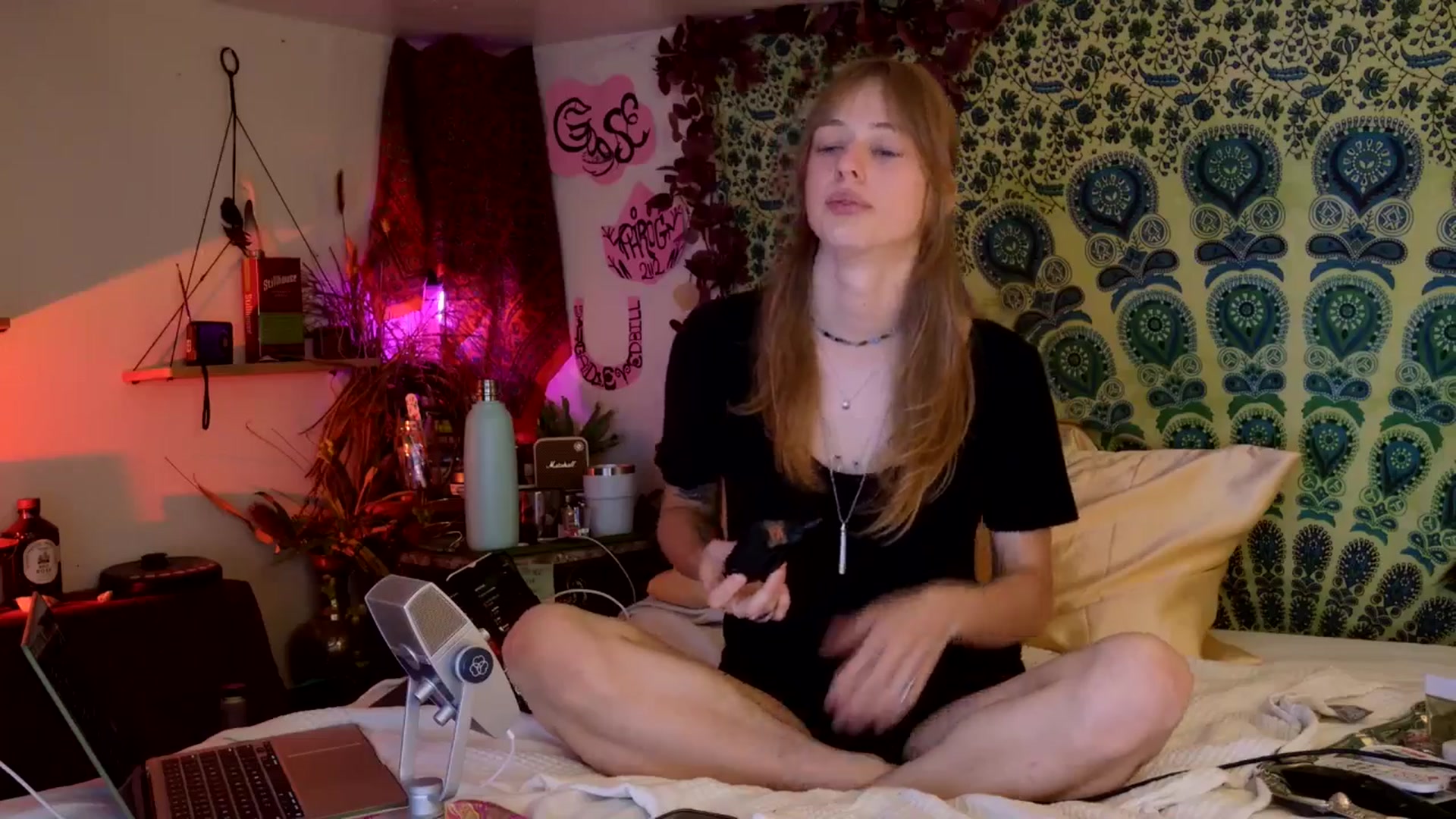 Gallery image thumbnail from ellispierce's myfreecams stream on, 04/16/2026, 07:04 image 5 of 20