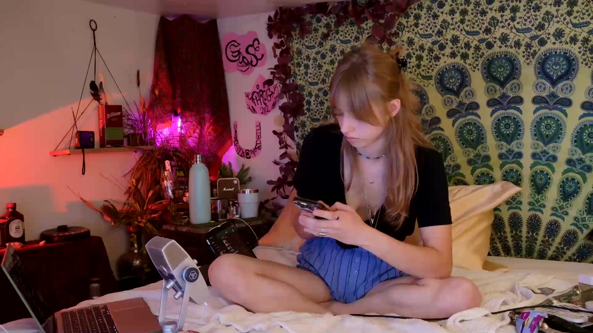 Gallery image thumbnail from ellispierce's myfreecams stream on, 04/16/2026, 07:04 image 9 of 20