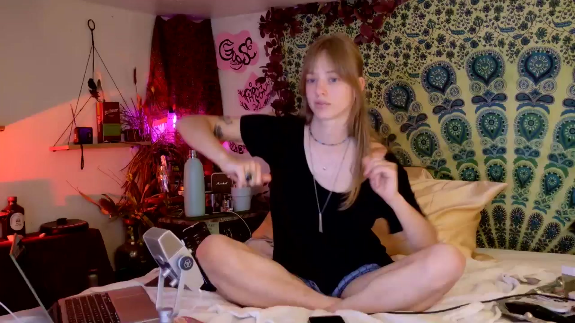 Gallery image thumbnail from ellispierce's myfreecams stream on, 04/16/2026, 07:04 image 8 of 20