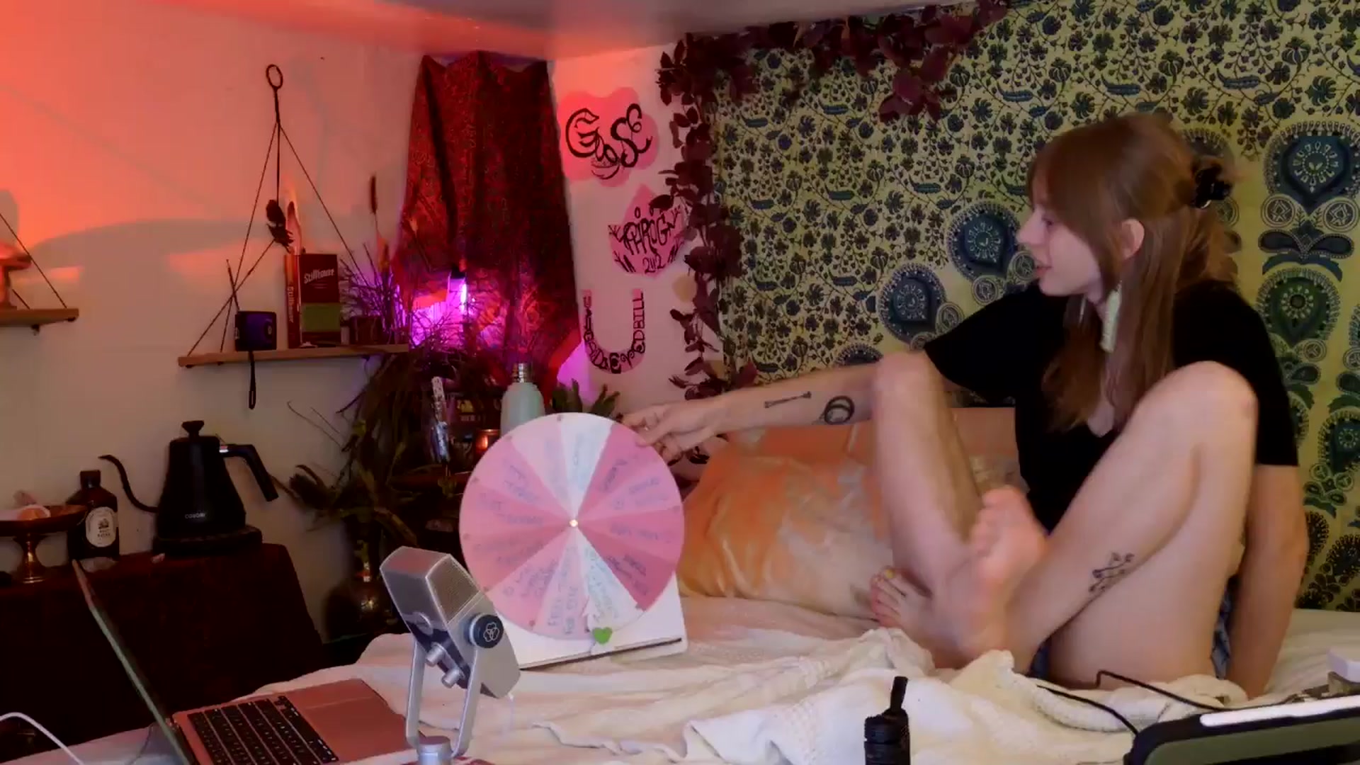 Gallery image thumbnail from ellispierce's myfreecams stream on, 04/16/2026, 10:51 image 6 of 20
