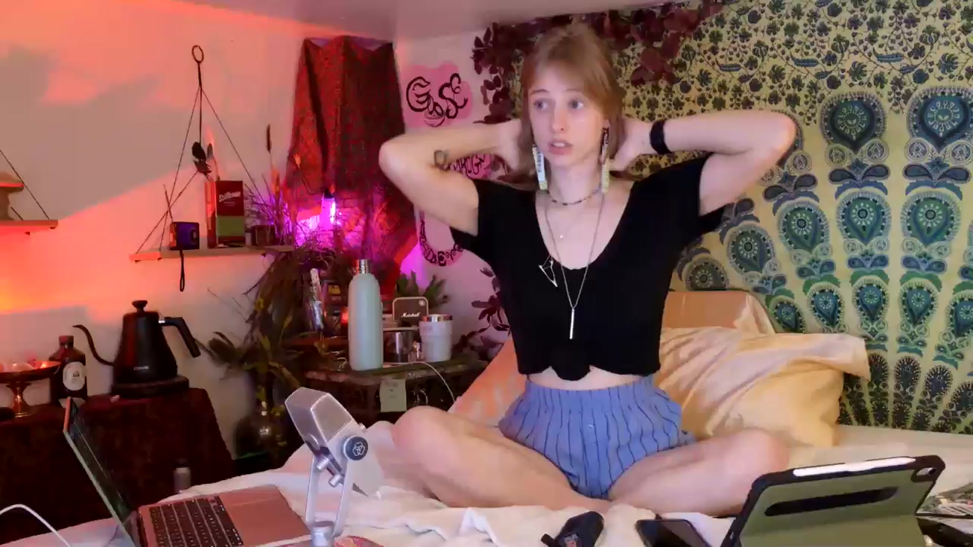 Gallery image thumbnail from ellispierce's myfreecams stream on, 04/16/2026, 10:51 image 1 of 20