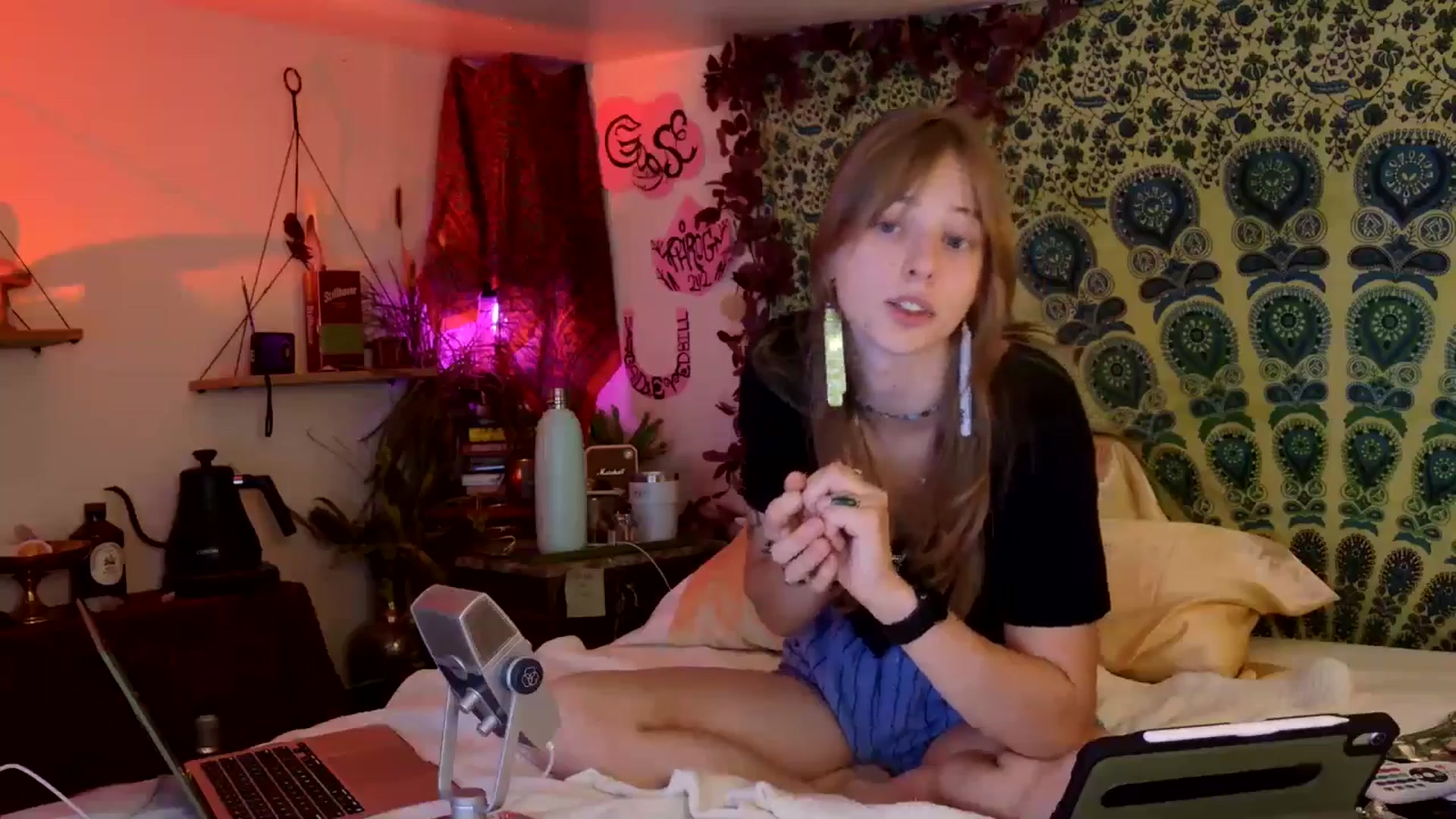 Gallery image thumbnail from ellispierce's myfreecams stream on, 04/16/2026, 10:51 image 9 of 20