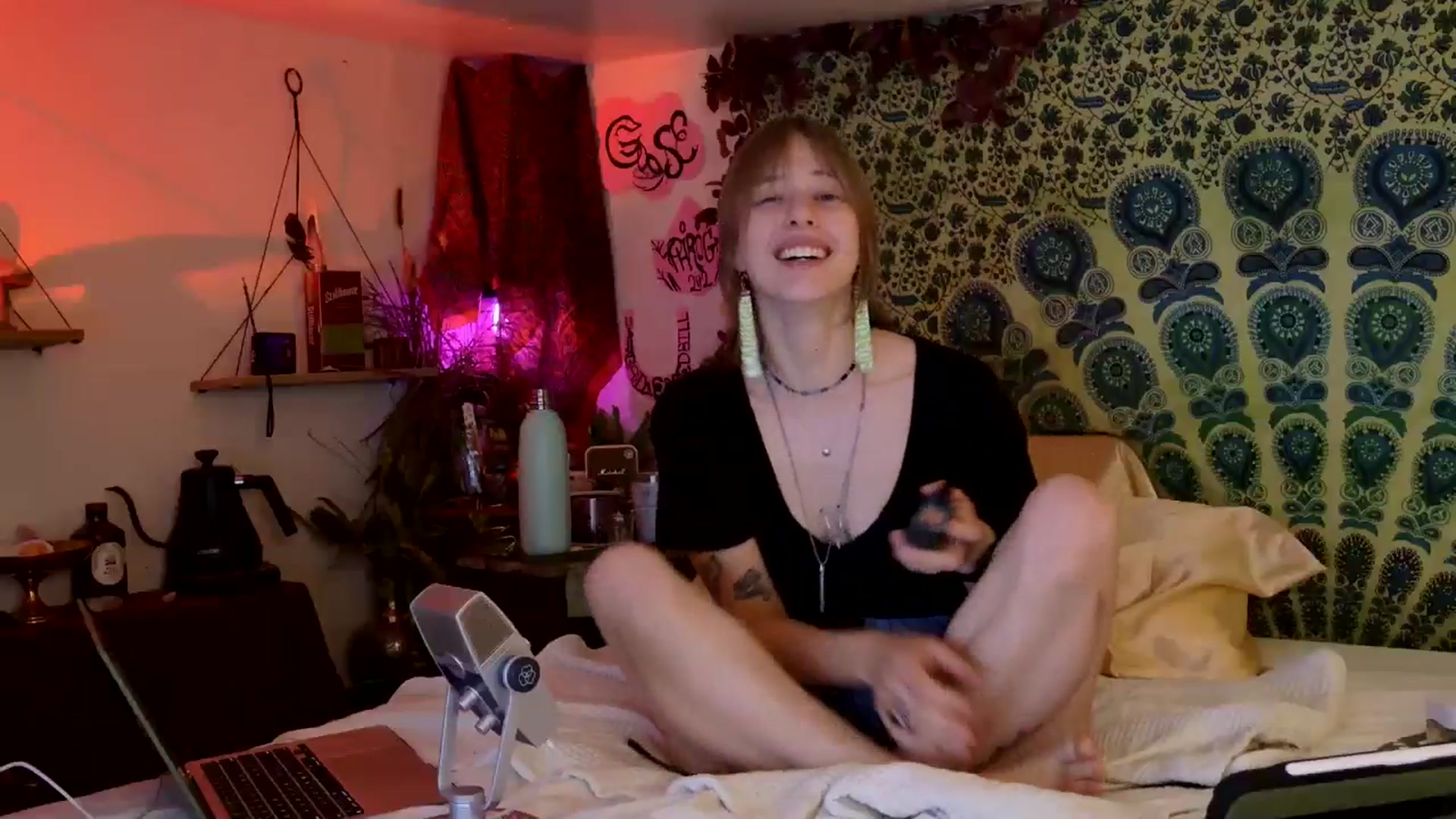 Gallery image thumbnail from ellispierce's myfreecams stream on, 04/16/2026, 10:51 image 5 of 20