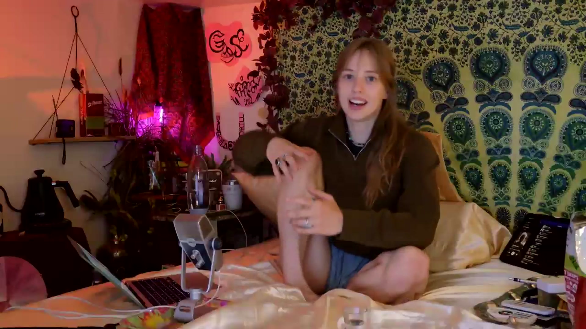 Gallery image thumbnail from ellispierce's myfreecams stream on, 04/17/2026, 10:35 image 20 of 20