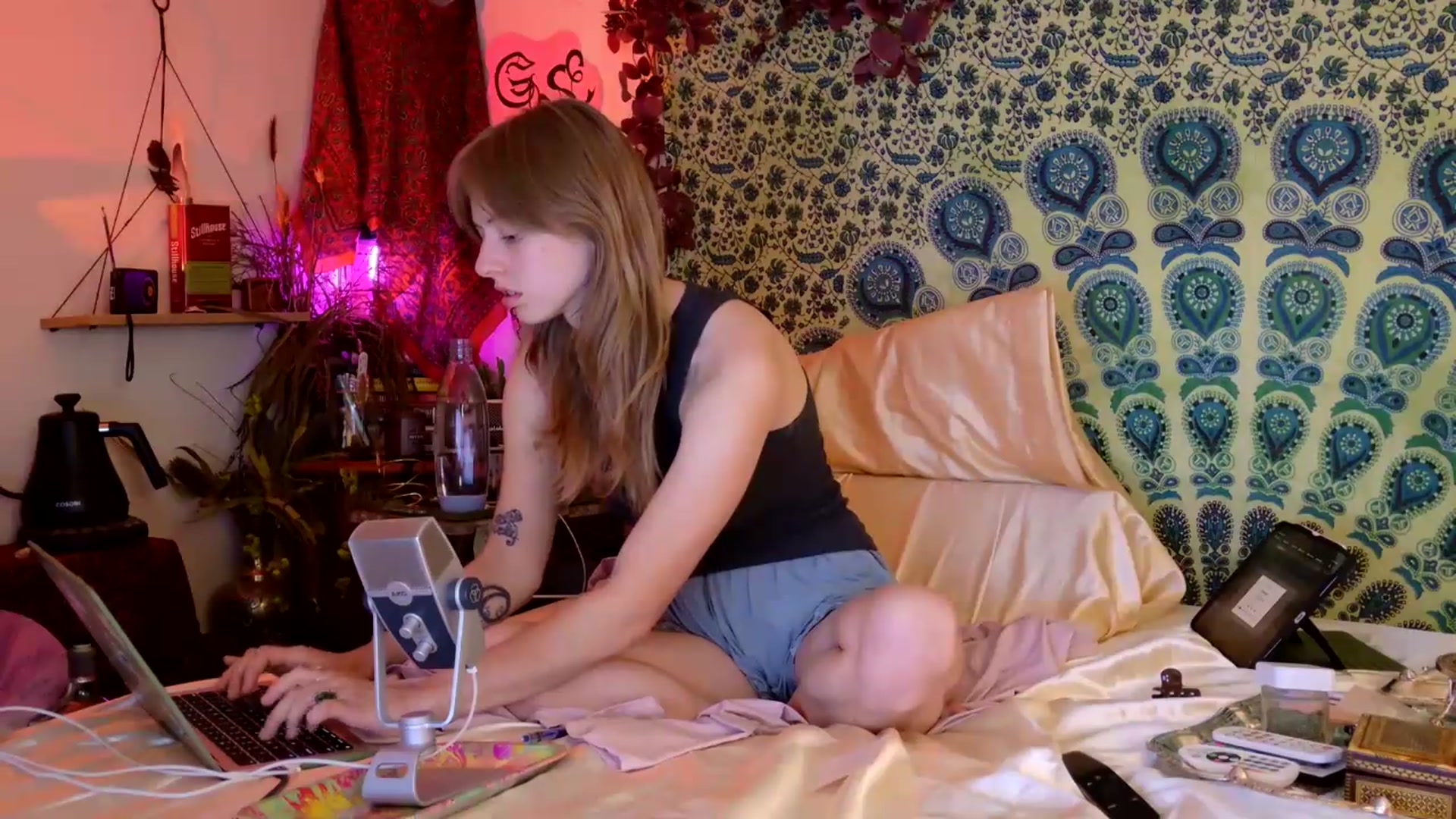 Gallery image thumbnail from ellispierce's myfreecams stream on, 04/17/2026, 10:35 image 2 of 20