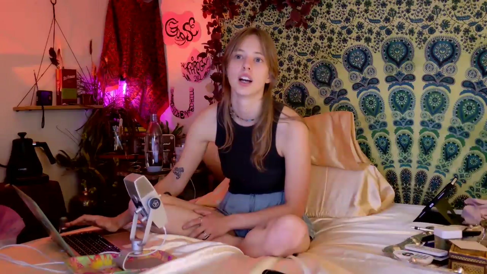 Gallery image thumbnail from ellispierce's myfreecams stream on, 04/17/2026, 10:35 image 7 of 20