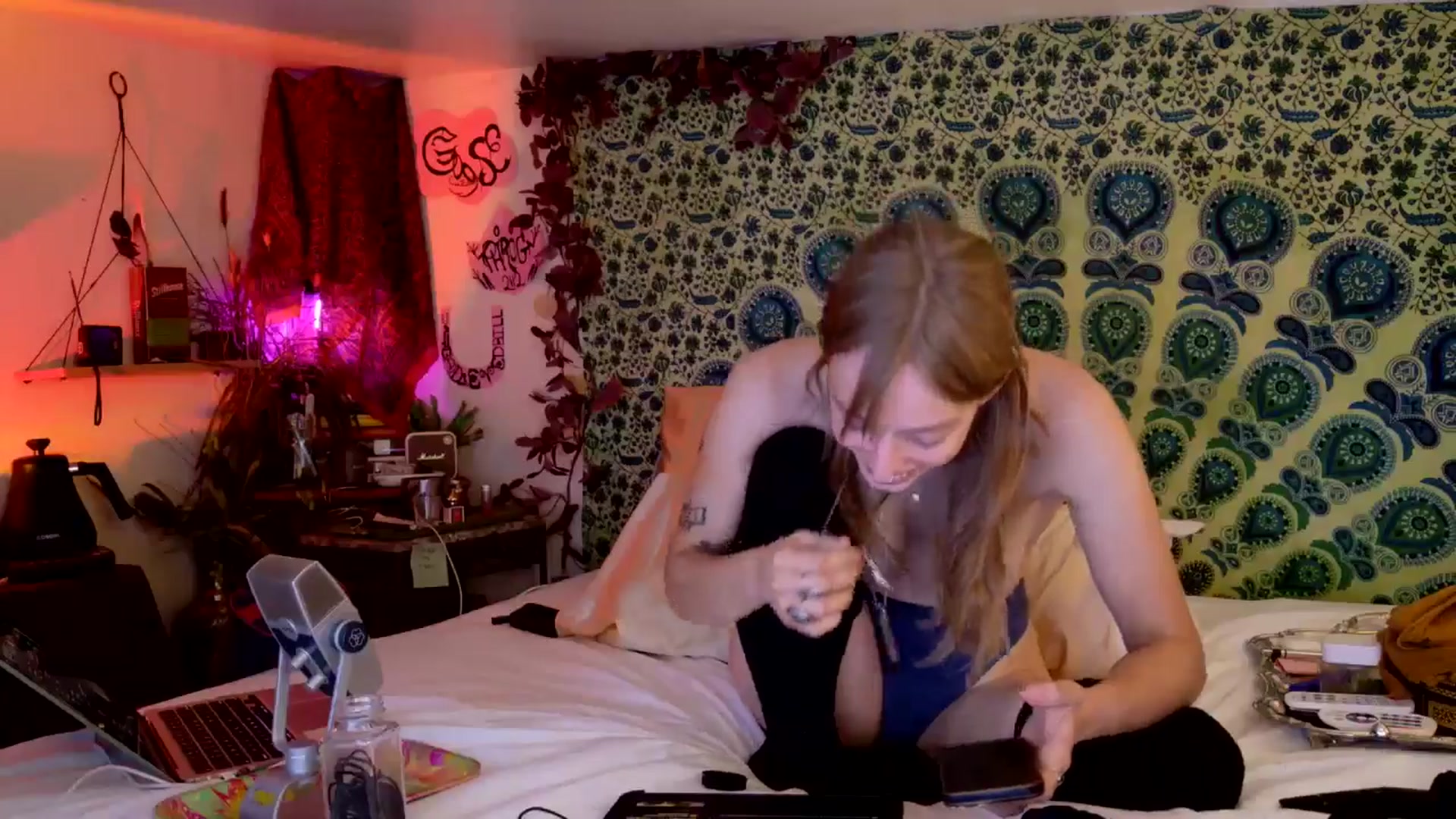 Gallery image thumbnail from ellispierce's myfreecams stream on, 04/19/2026, 09:29 image 5 of 20