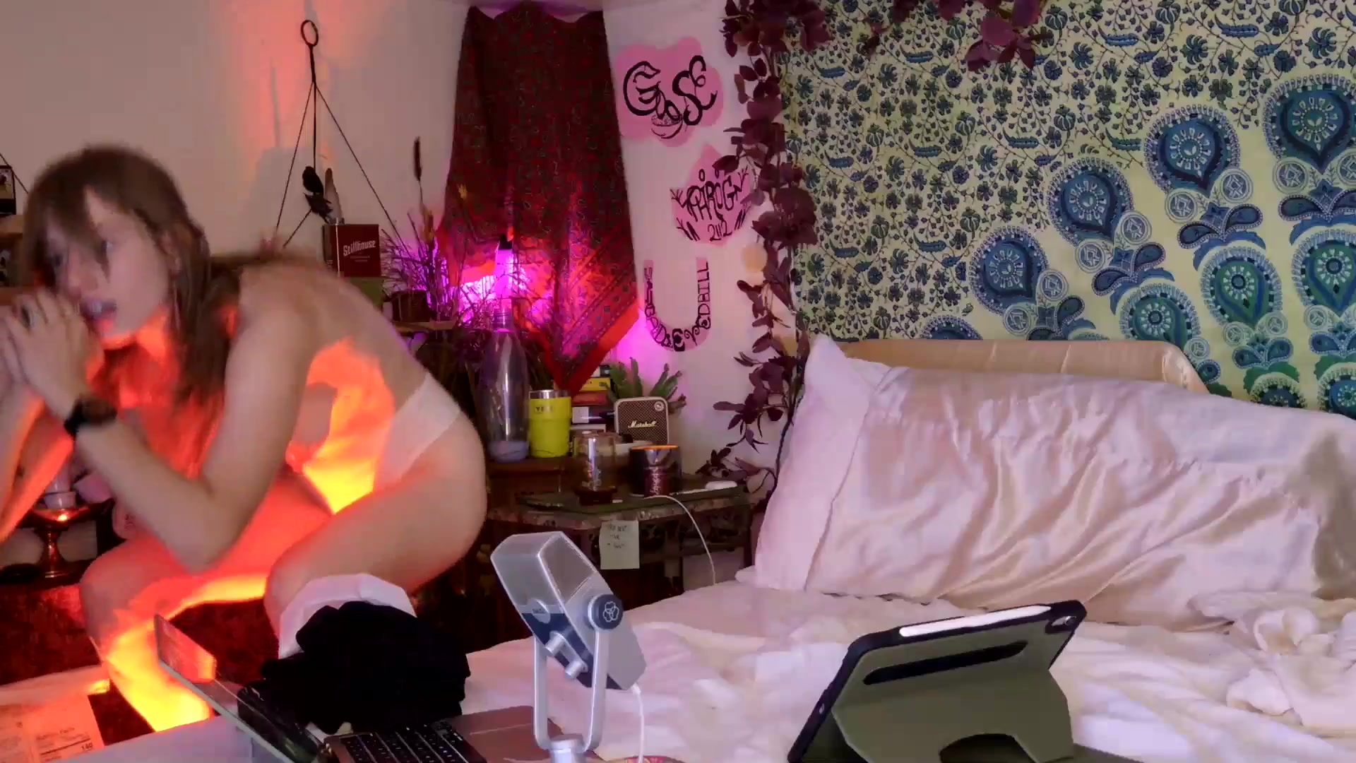 Gallery image thumbnail from ellispierce's myfreecams stream on, 04/23/2026, 09:43 image 20 of 20
