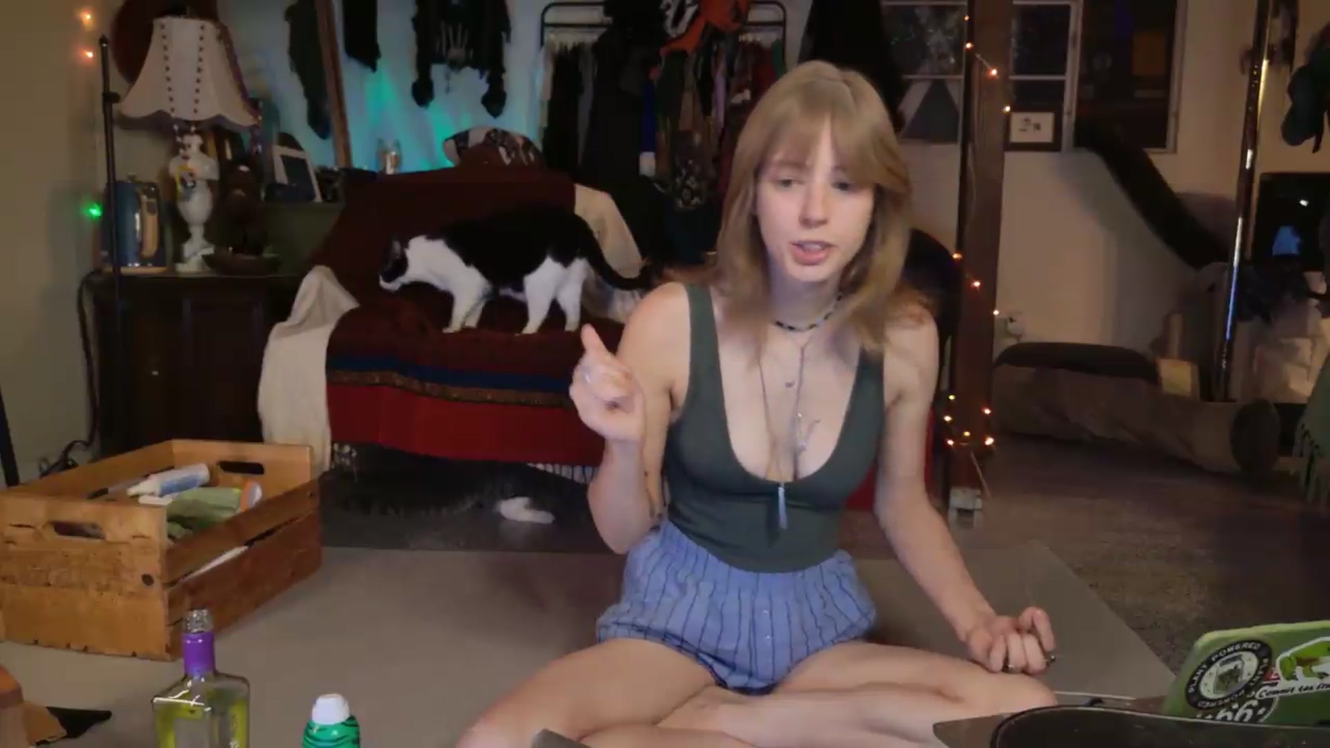 Gallery image thumbnail from ellispierce's myfreecams stream on, 04/29/2026, 09:09 image 7 of 20
