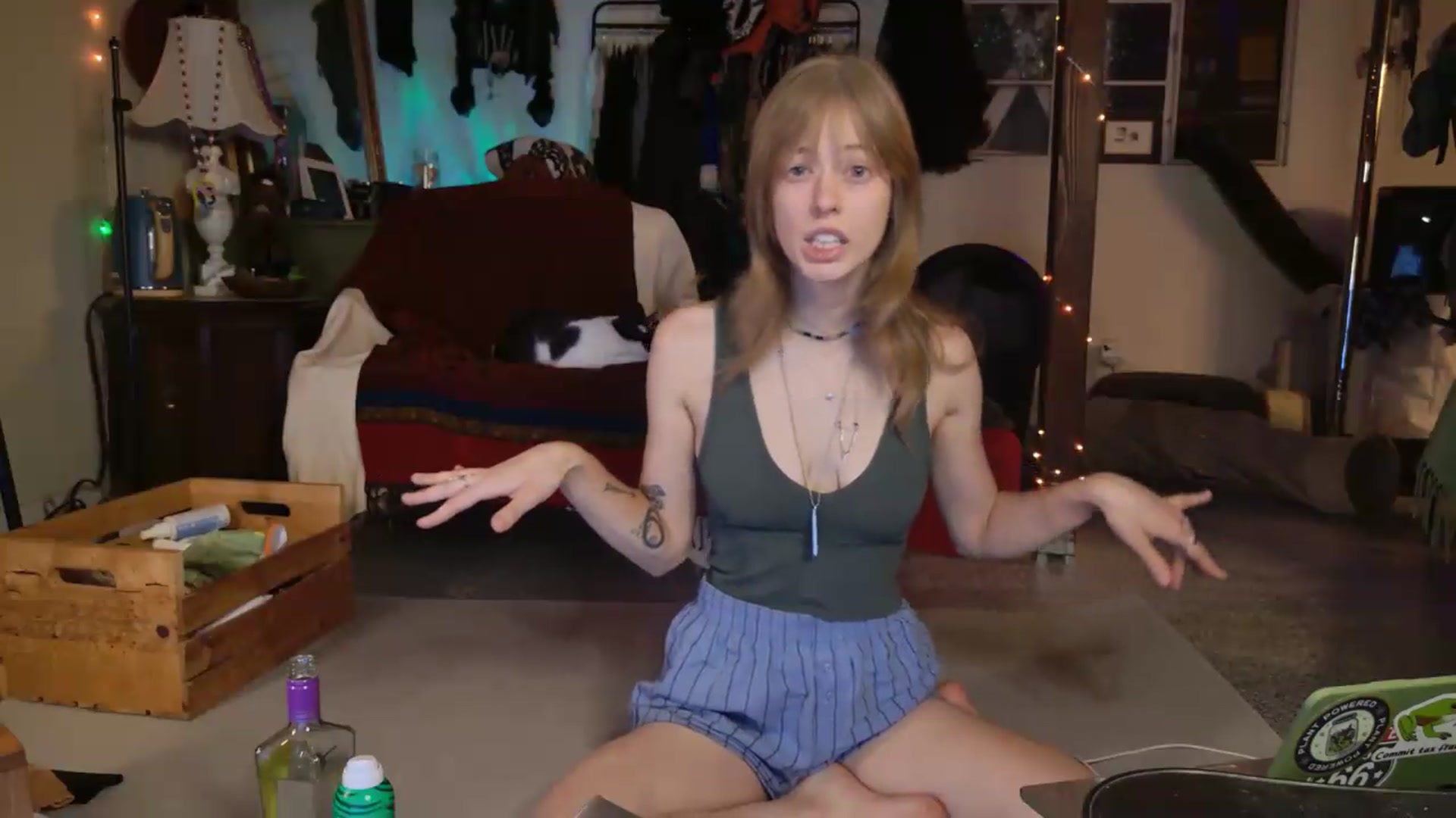 Gallery image thumbnail from ellispierce's myfreecams stream on, 04/29/2026, 09:09 image 16 of 20