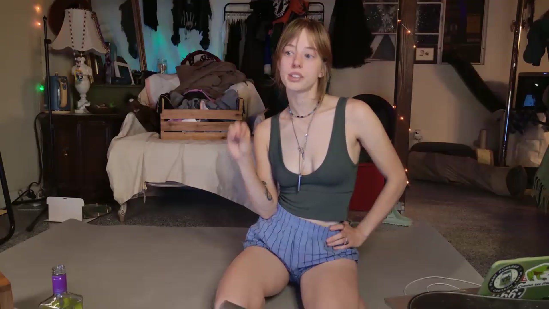 Gallery image thumbnail from ellispierce's myfreecams stream on, 04/29/2026, 09:09 image 2 of 20