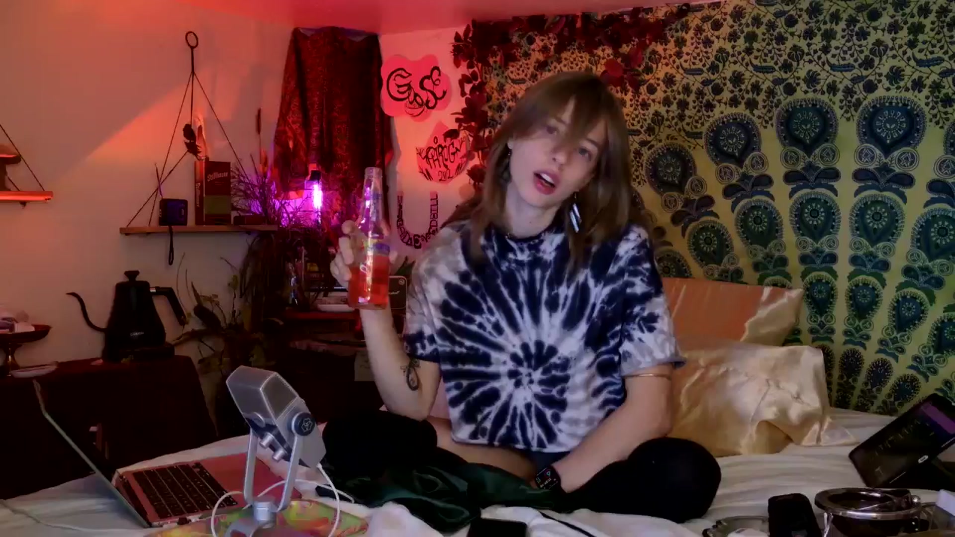 Gallery image thumbnail from ellispierce's myfreecams stream on, 05/08/2026, 10:08 image 1 of 20