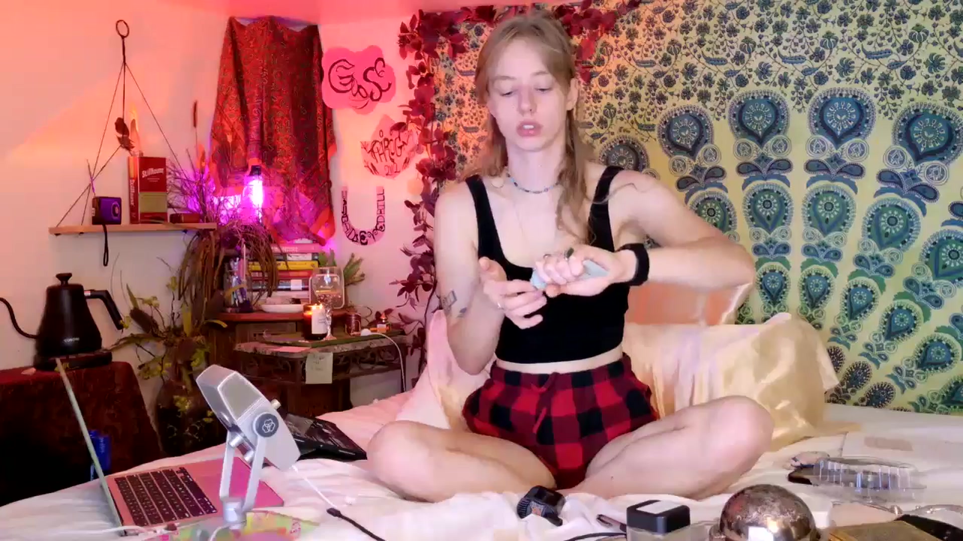 Gallery image thumbnail from ellispierce's myfreecams stream on, 05/10/2026, 08:08 image 12 of 20