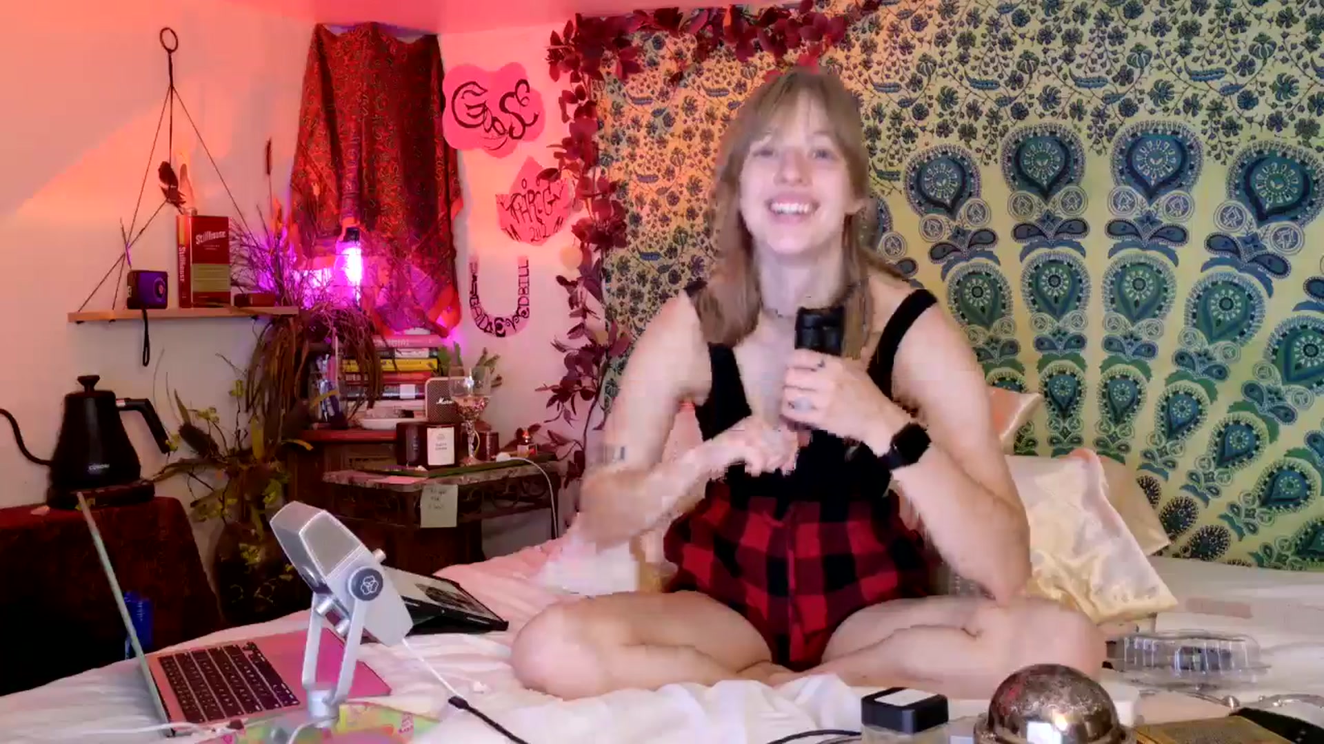 Gallery image thumbnail from ellispierce's myfreecams stream on, 05/10/2026, 08:08 image 10 of 20