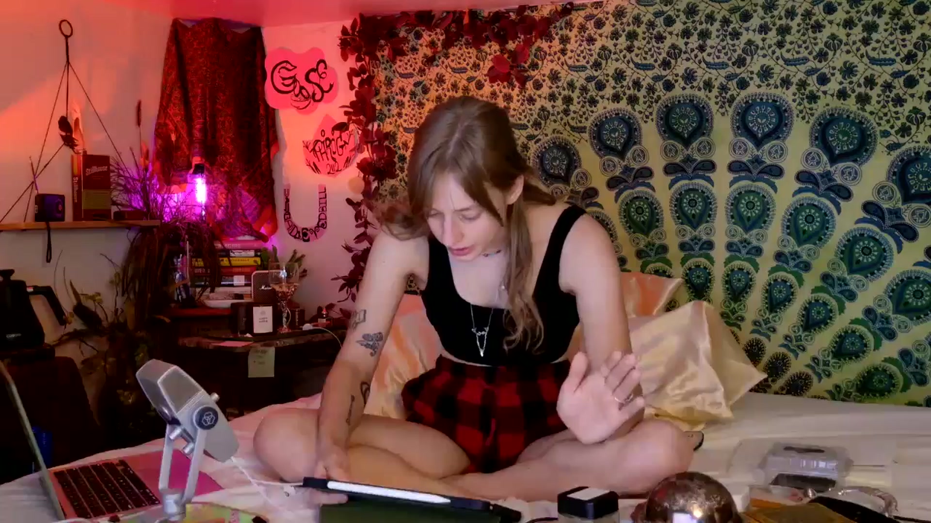 Gallery image thumbnail from ellispierce's myfreecams stream on, 05/10/2026, 08:08 image 4 of 20