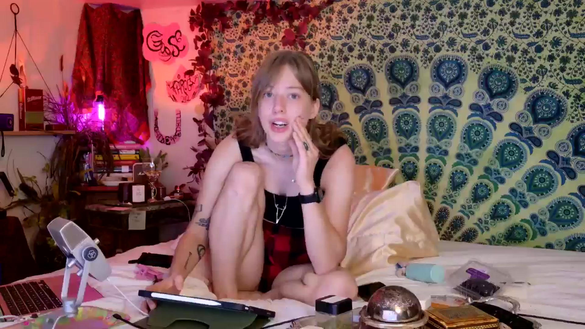 Gallery image thumbnail from ellispierce's myfreecams stream on, 05/10/2026, 08:08 image 2 of 20