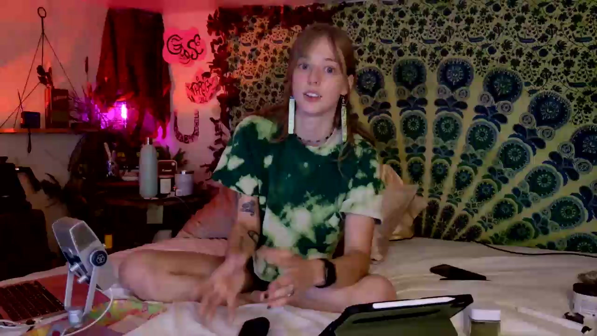 Gallery image thumbnail from ellispierce's myfreecams stream on, 05/15/2026, 09:34 image 1 of 20