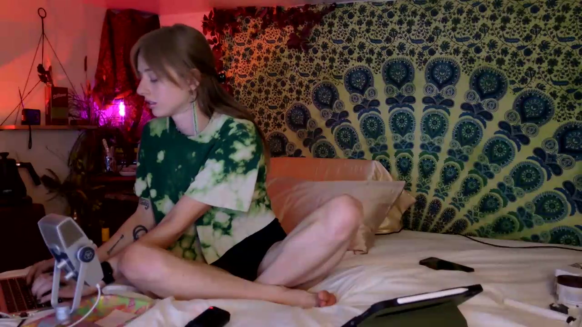 Gallery image thumbnail from ellispierce's myfreecams stream on, 05/15/2026, 09:34 image 4 of 20