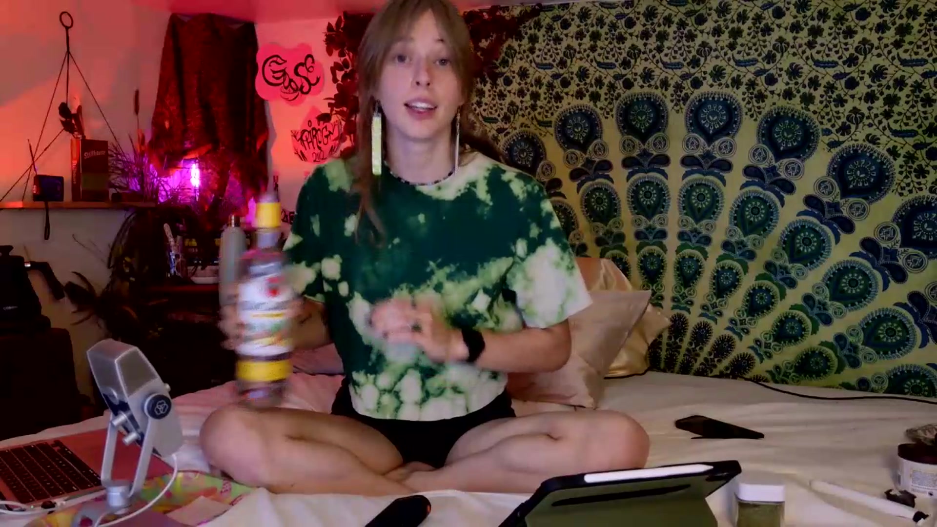 Gallery image thumbnail from ellispierce's myfreecams stream on, 05/15/2026, 09:34 image 2 of 20