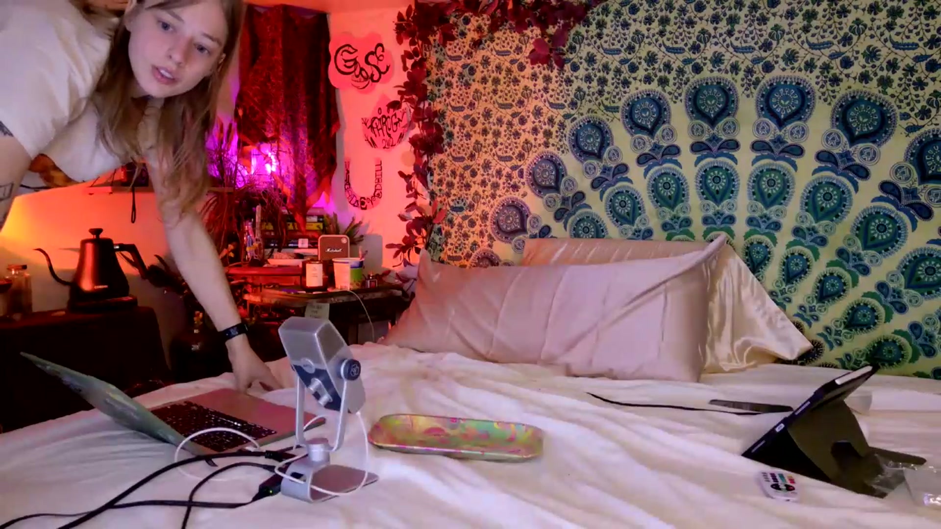 Gallery image thumbnail from ellispierce's myfreecams stream on, 05/17/2026, 07:45 image 15 of 20