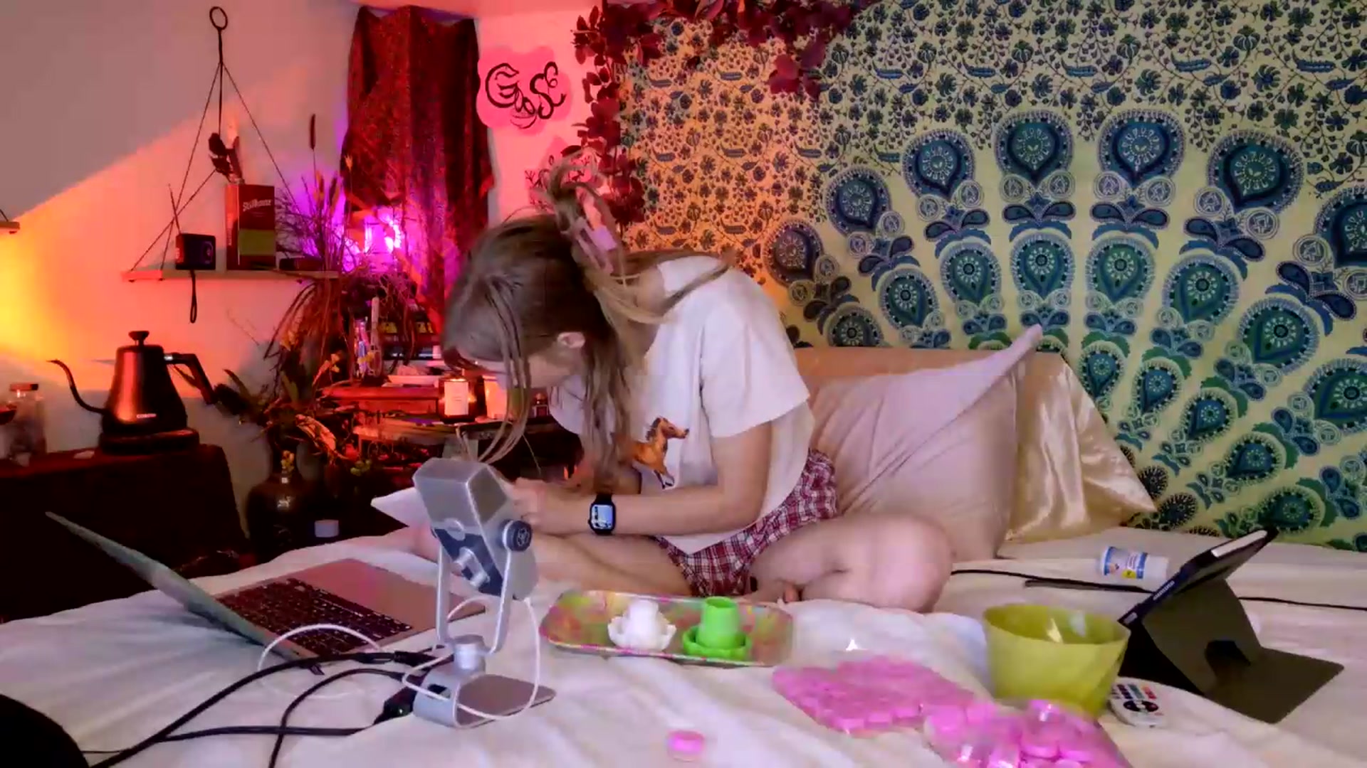 Gallery image thumbnail from ellispierce's myfreecams stream on, 05/17/2026, 07:45 image 9 of 20
