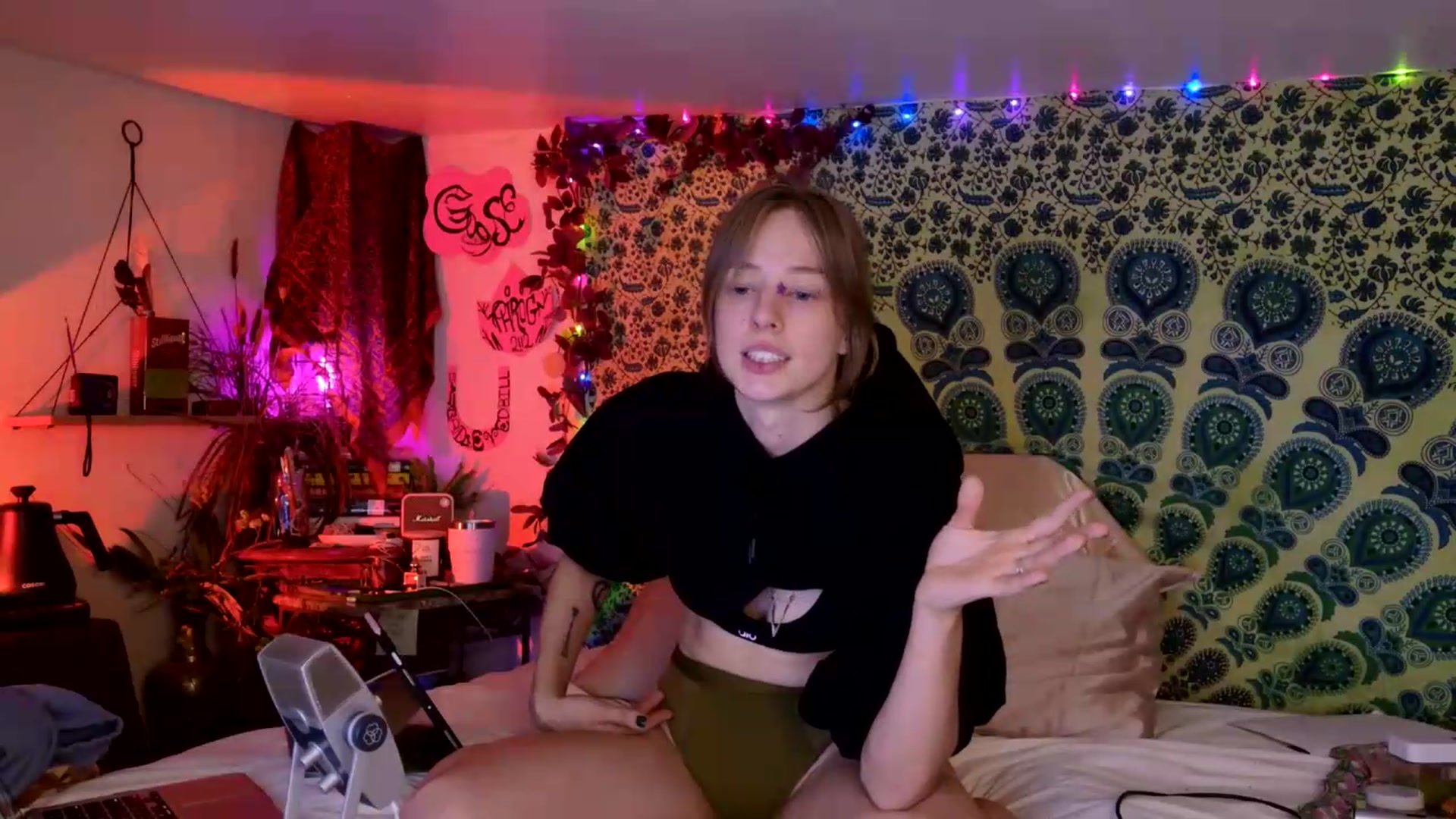 Gallery image thumbnail from ellispierce's myfreecams stream on, 05/19/2026, 10:03 image 13 of 20