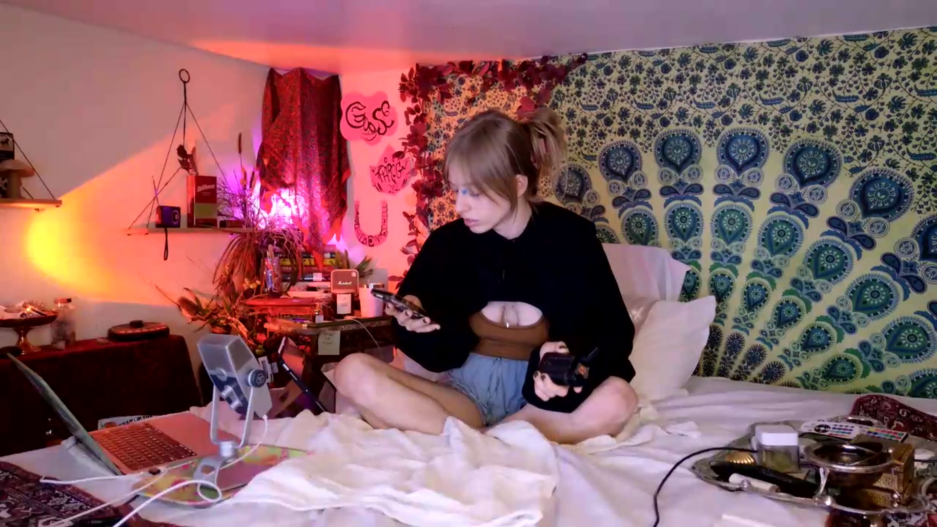 Gallery image thumbnail from ellispierce's myfreecams stream on, 05/21/2026, 07:33 image 18 of 20