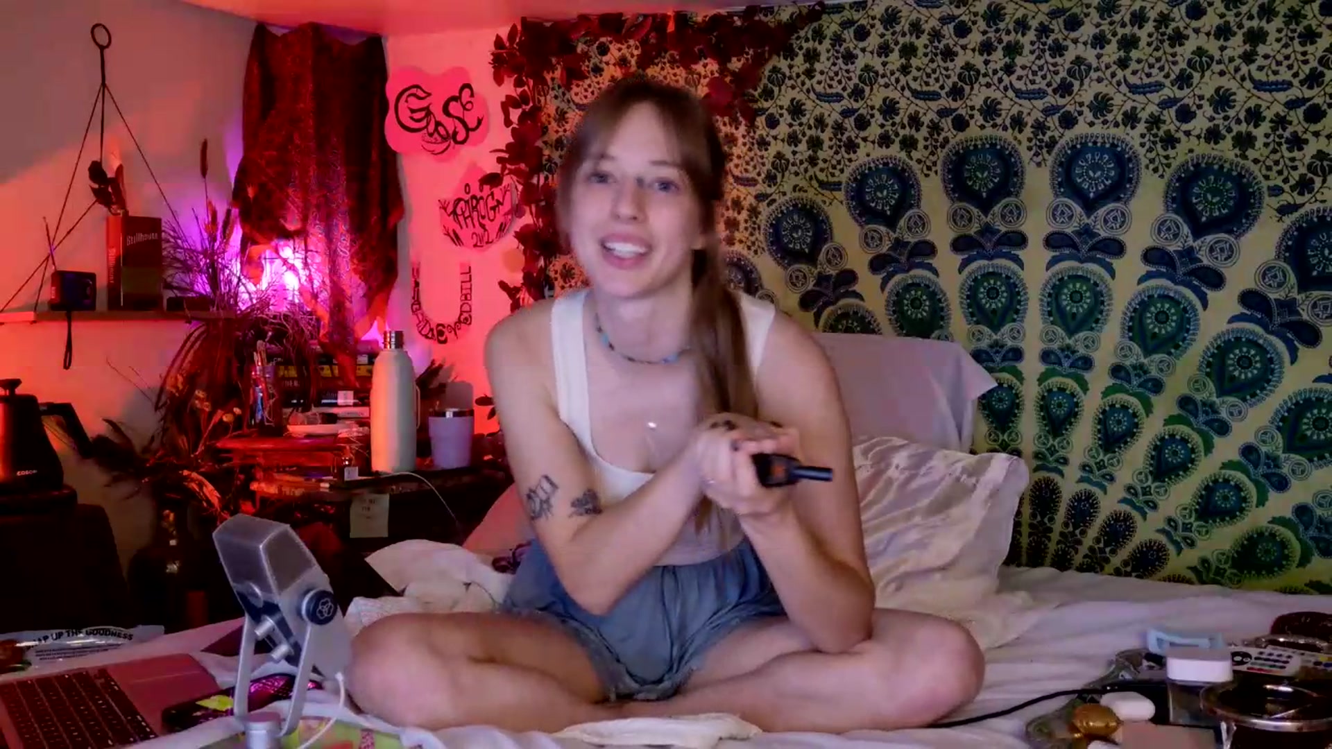 Gallery image thumbnail from ellispierce's myfreecams stream on, 05/22/2026, 09:35 image 3 of 20