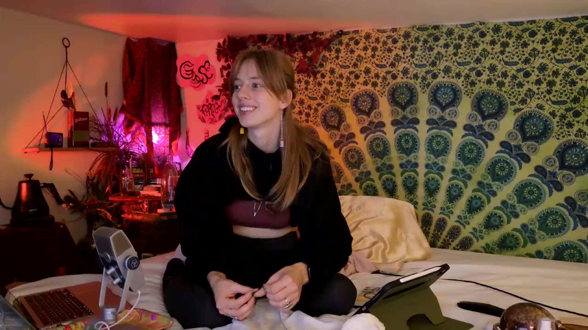 Gallery image thumbnail from ellispierce's myfreecams stream on, 05/29/2026, 08:26 image 11 of 20