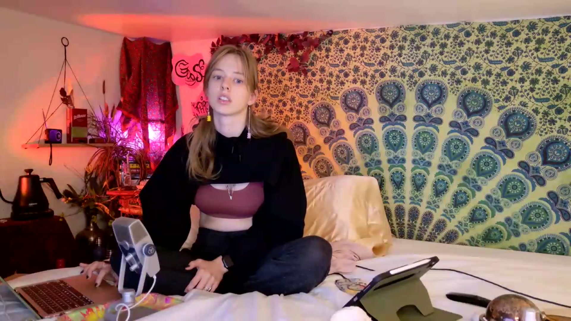 Gallery image thumbnail from ellispierce's myfreecams stream on, 05/29/2026, 08:26 image 8 of 20