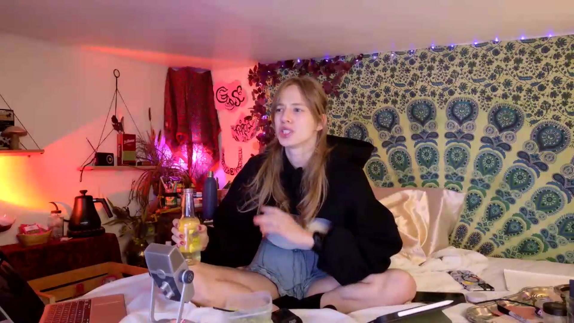 Gallery image thumbnail from ellispierce's myfreecams stream on, 06/19/2026, 07:22 image 7 of 20
