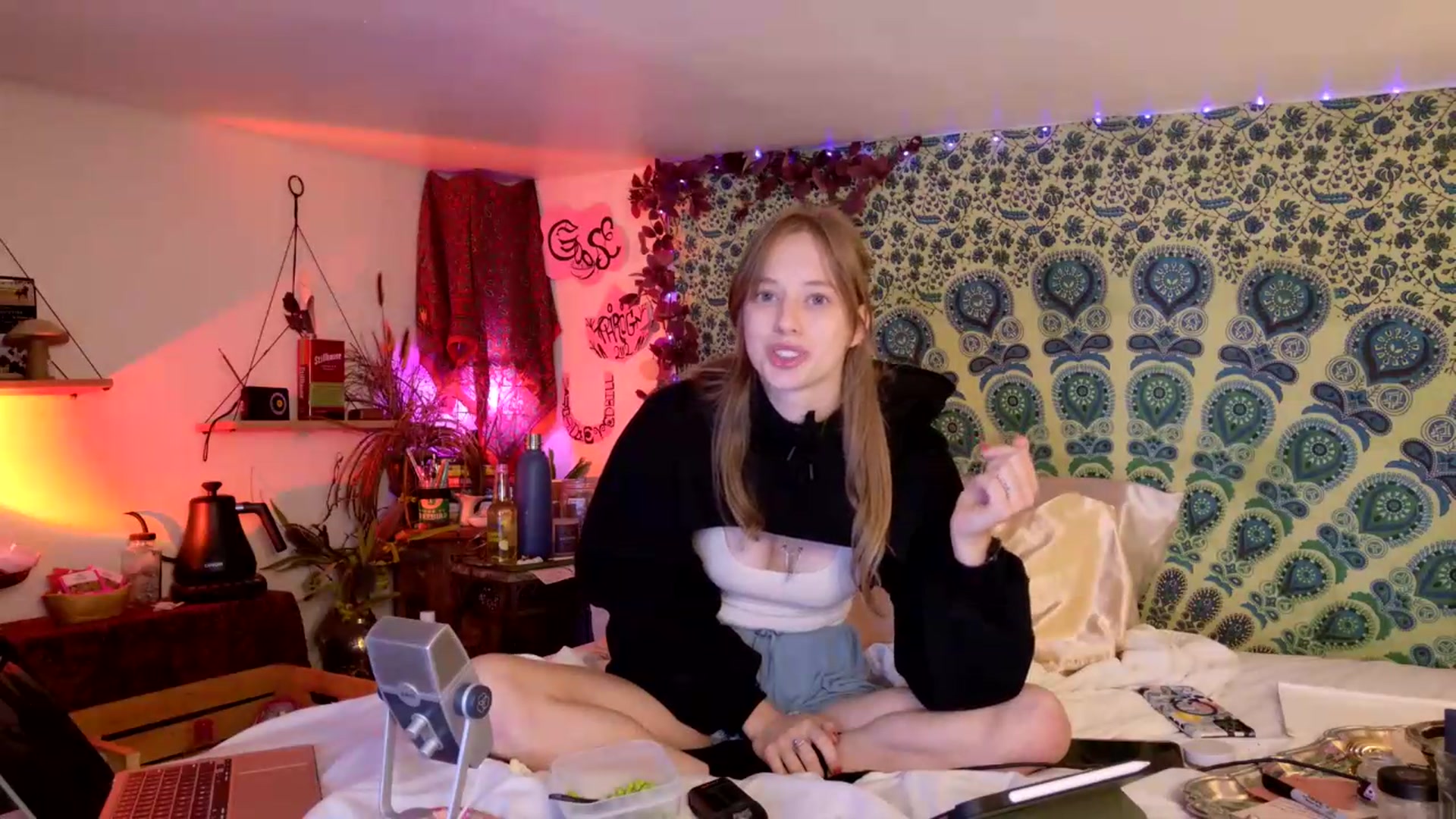 Gallery image thumbnail from ellispierce's myfreecams stream on, 06/19/2026, 07:22 image 6 of 20