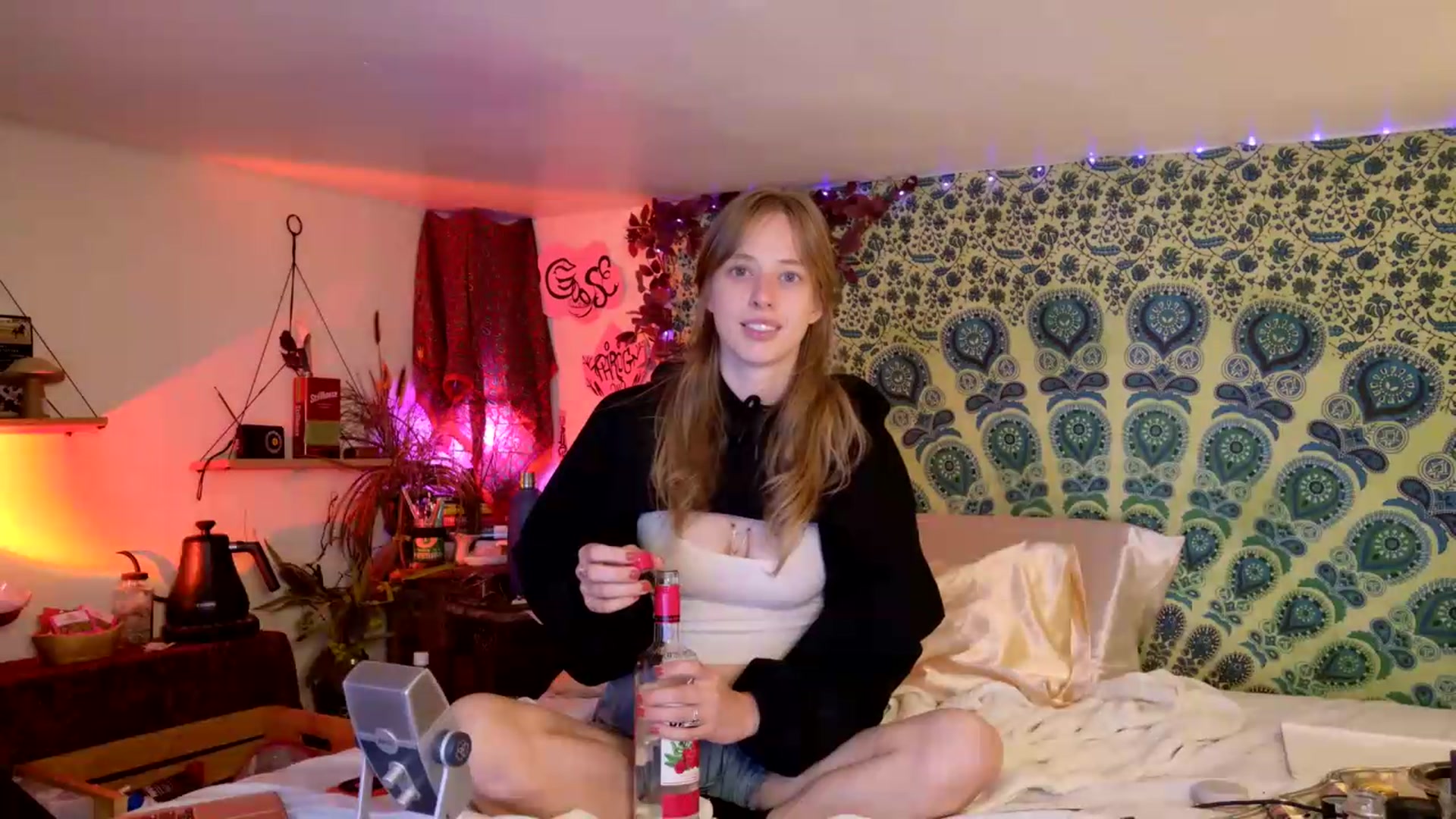 Gallery image thumbnail from ellispierce's myfreecams stream on, 06/19/2026, 08:45 image 12 of 20