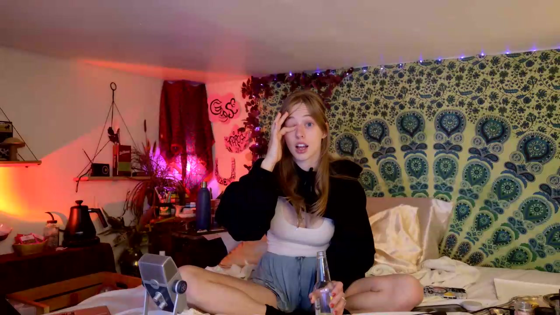 Gallery image thumbnail from ellispierce's myfreecams stream on, 06/19/2026, 08:45 image 5 of 20