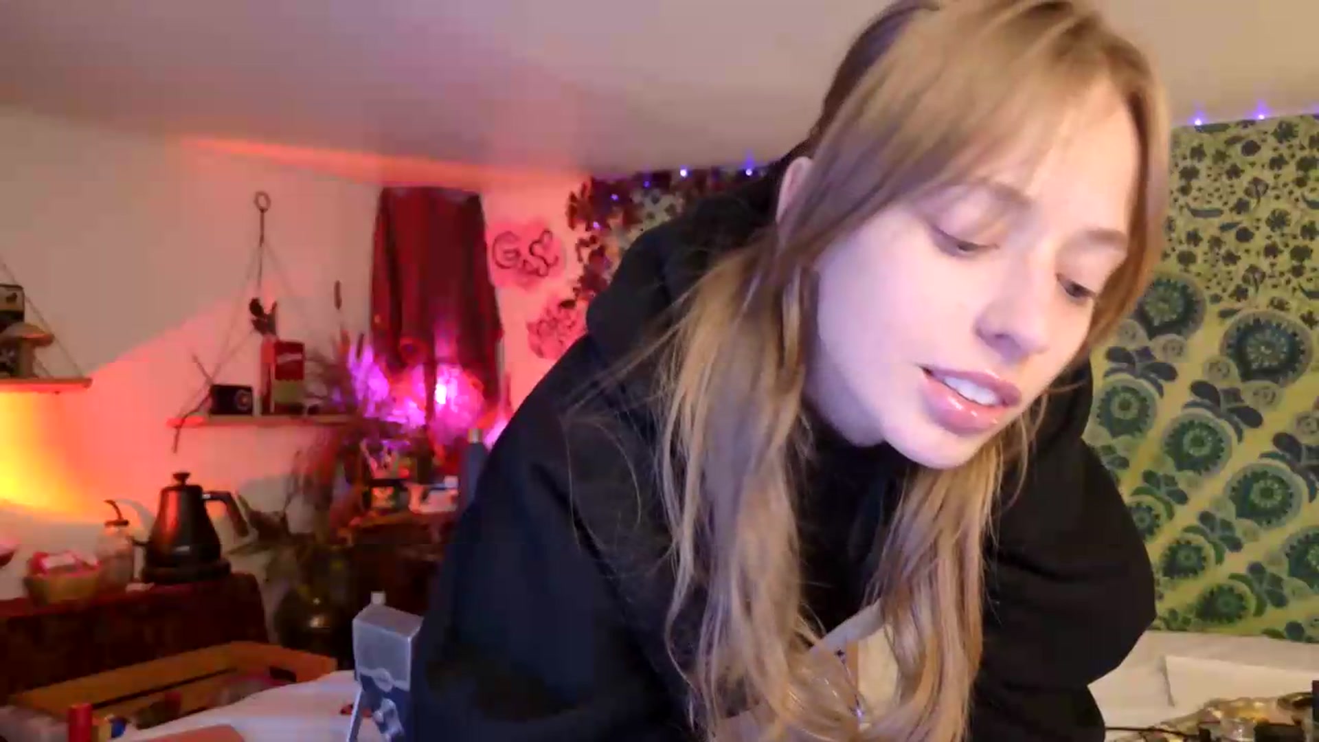 Gallery image thumbnail from ellispierce's myfreecams stream on, 06/19/2026, 08:45 image 14 of 20
