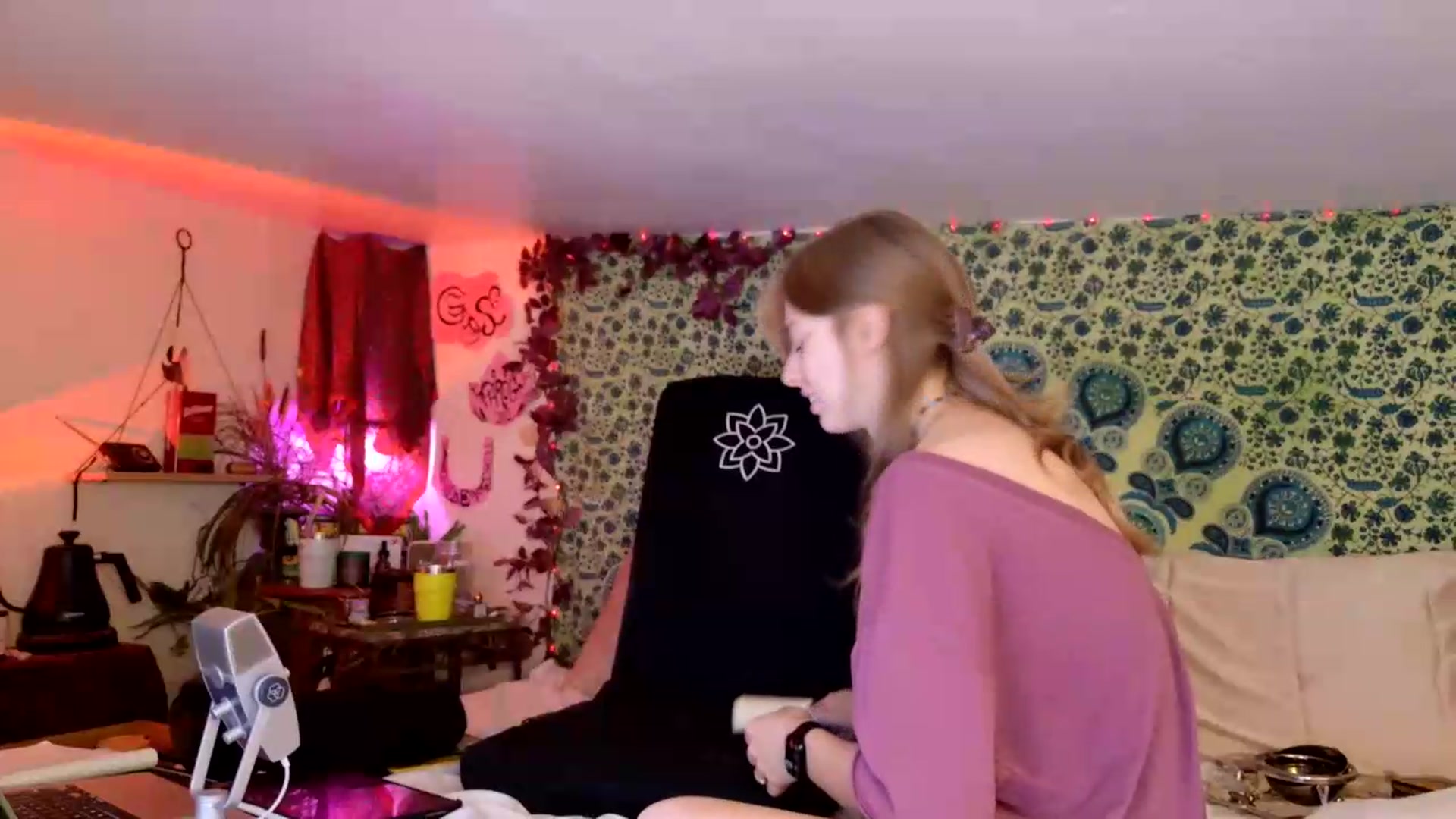 Gallery image thumbnail from ellispierce's myfreecams stream on, 07/23/2026, 06:11 image 4 of 20