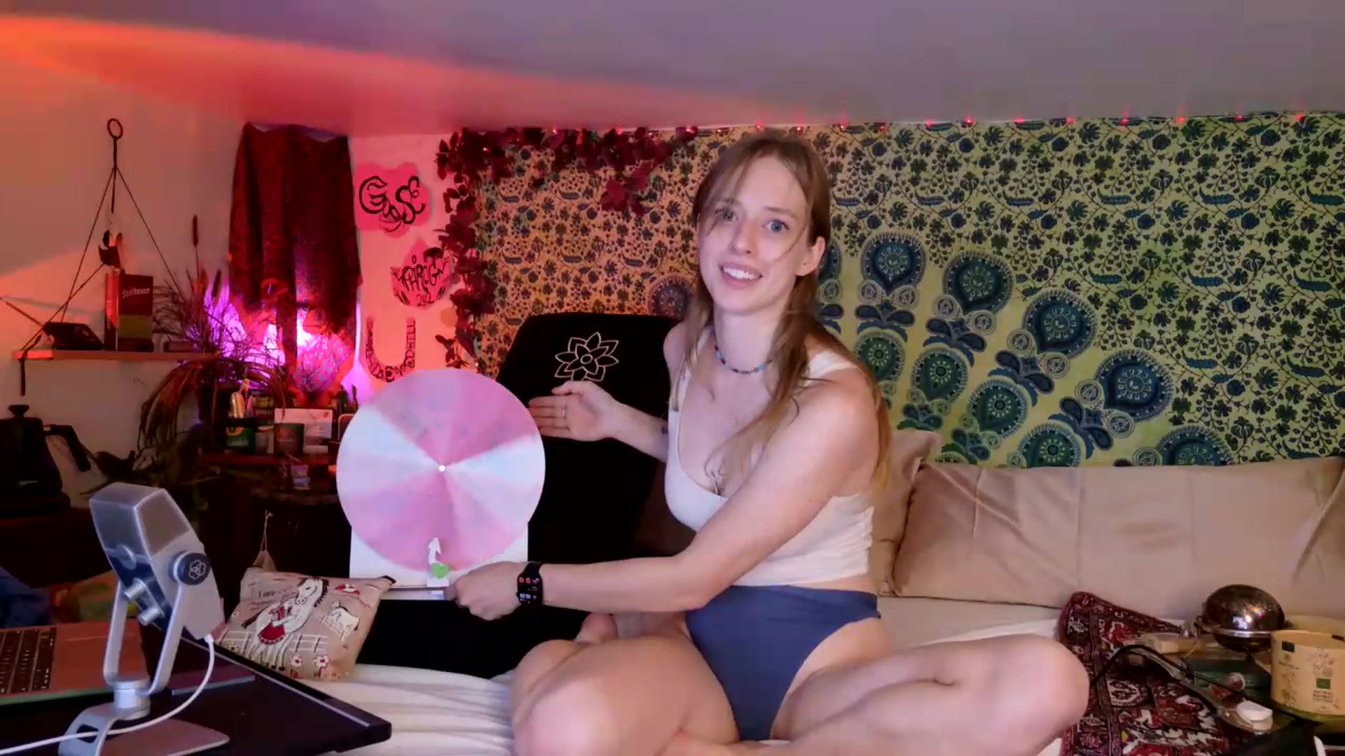 Gallery image thumbnail from ellispierce's myfreecams stream on, 07/27/2026, 08:18 image 8 of 20