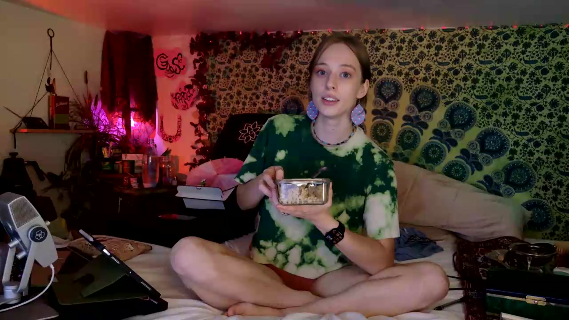 Gallery image thumbnail from ellispierce's myfreecams stream on, 07/27/2026, 17:18 image 18 of 20