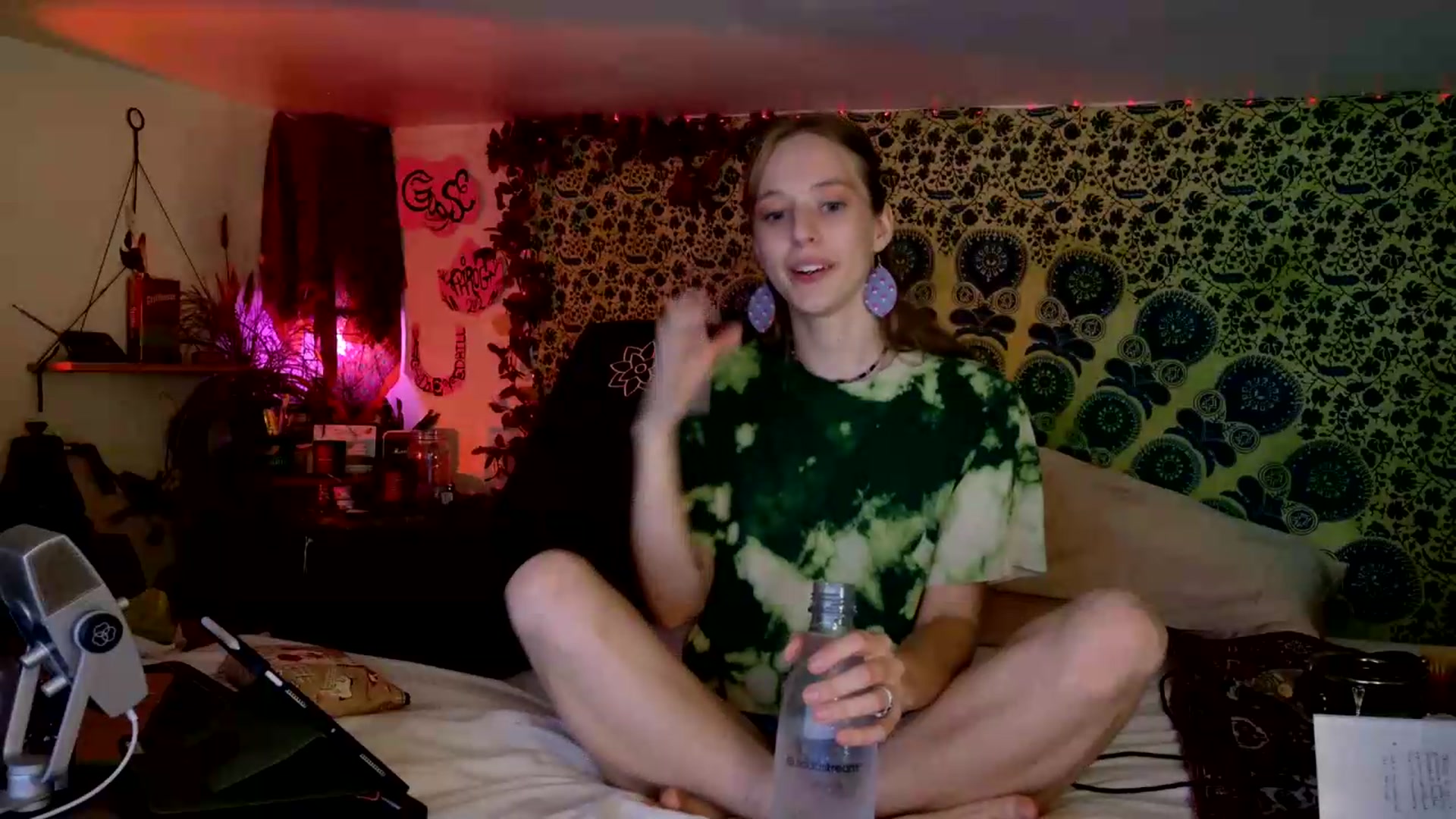Gallery image thumbnail from ellispierce's myfreecams stream on, 07/27/2026, 17:18 image 13 of 20