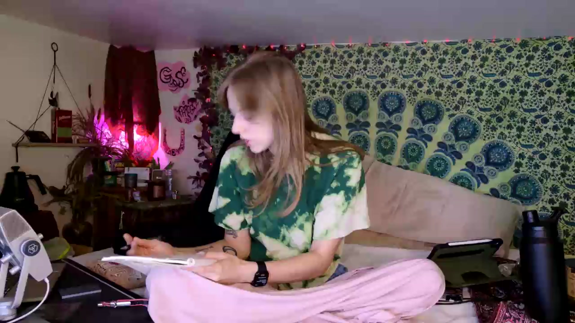 Gallery image thumbnail from ellispierce's myfreecams stream on, 07/27/2026, 17:18 image 1 of 20