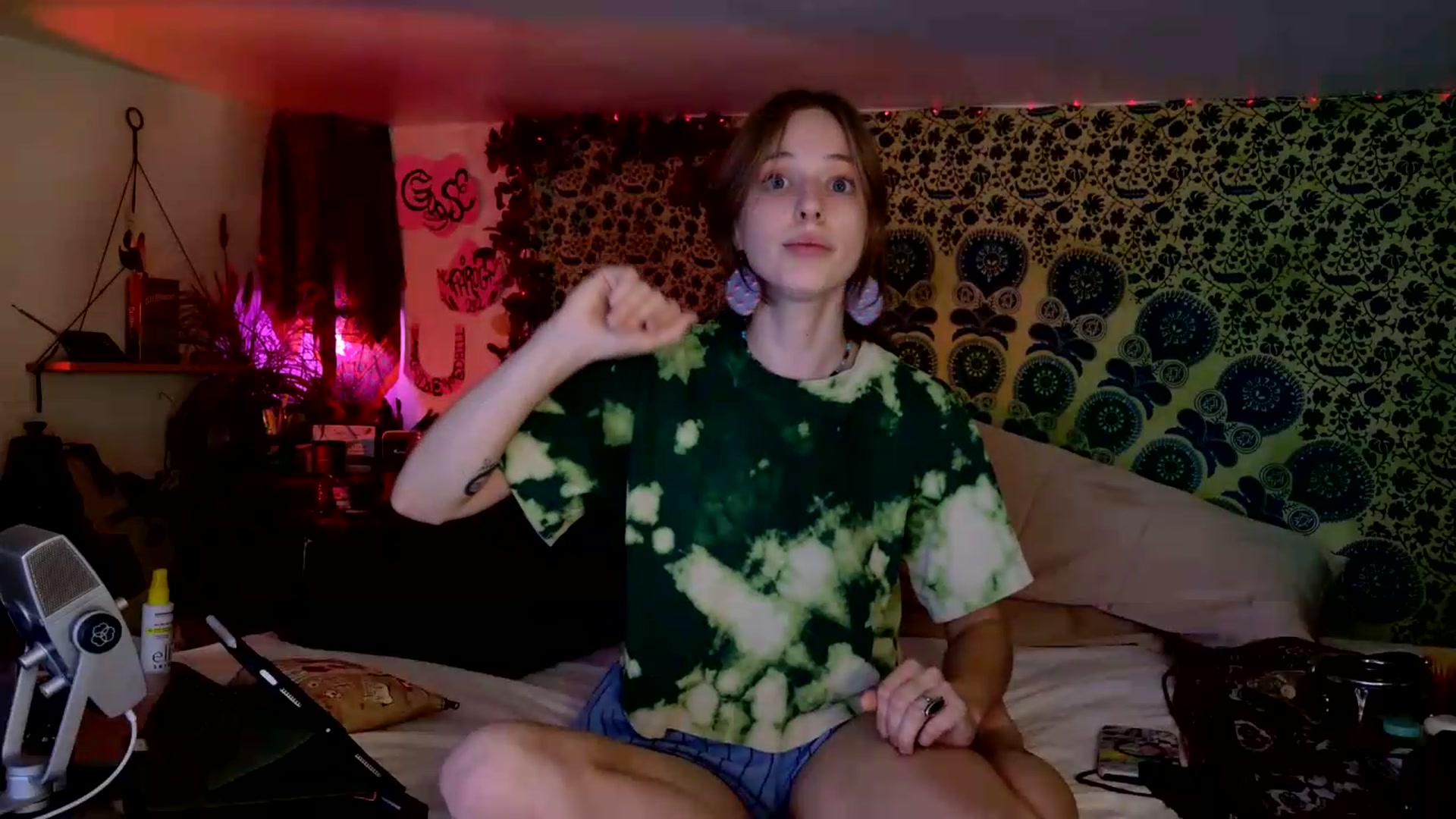 Gallery image thumbnail from ellispierce's myfreecams stream on, 07/27/2026, 17:18 image 10 of 20