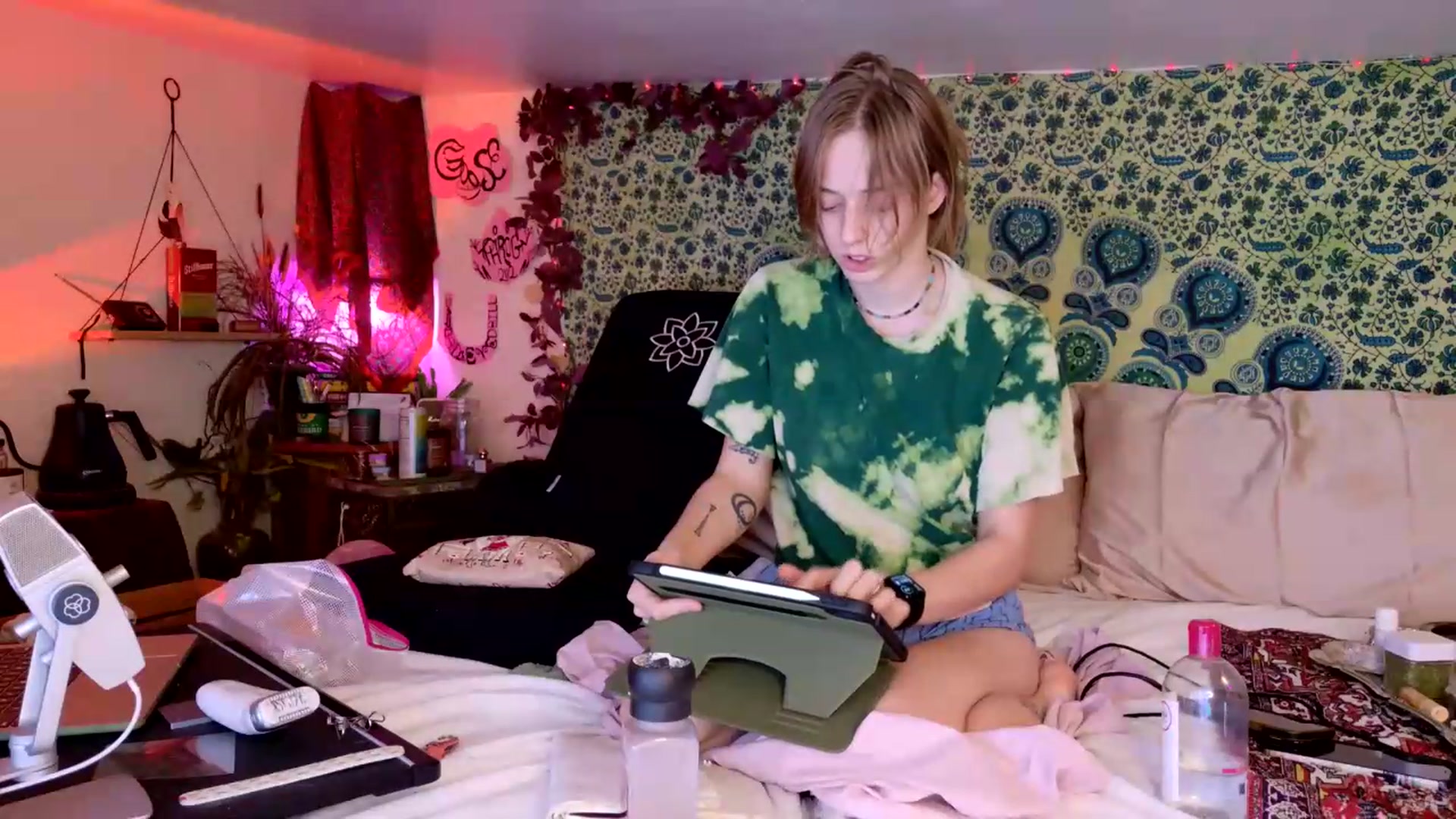 Gallery image thumbnail from ellispierce's myfreecams stream on, 07/28/2026, 14:10 image 2 of 20