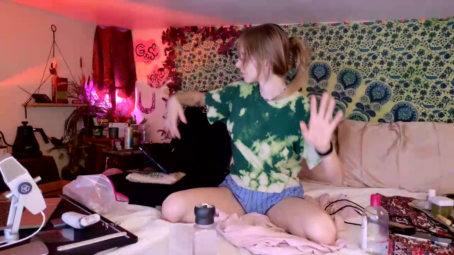 Gallery image thumbnail from ellispierce's myfreecams stream on, 07/28/2026, 14:10 image 3 of 20