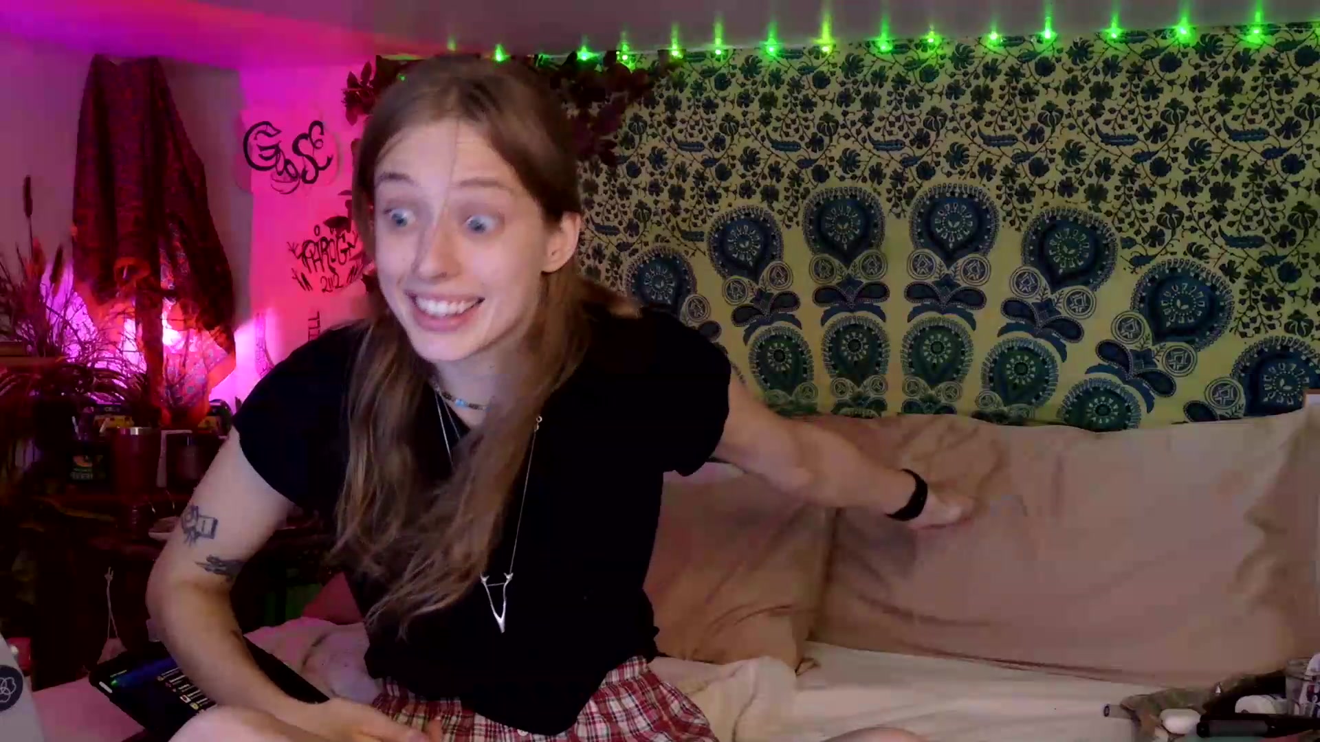 Gallery image thumbnail from ellispierce's myfreecams stream on, 08/30/2026, 09:06 image 15 of 20