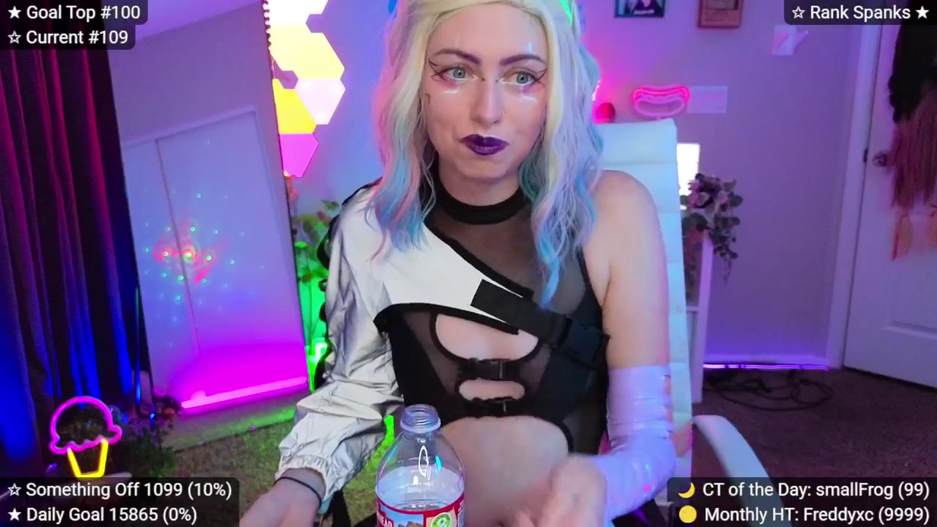 Gallery image thumbnail from elunaxc's myfreecams stream on, 04/18/2026, 01:27 image 11 of 20