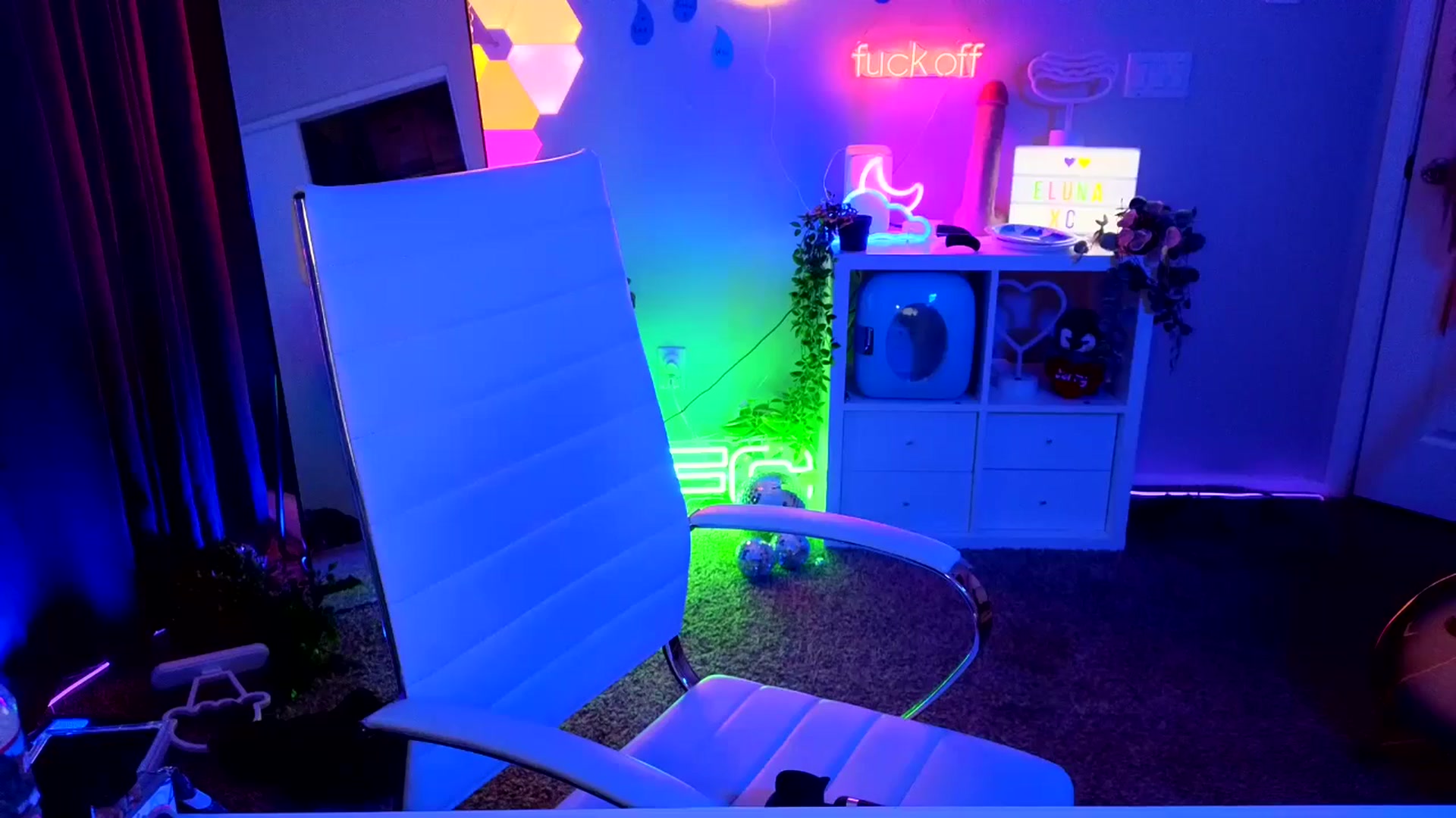 Gallery image thumbnail from elunaxc's myfreecams stream on, 04/20/2026, 03:00 image 13 of 20